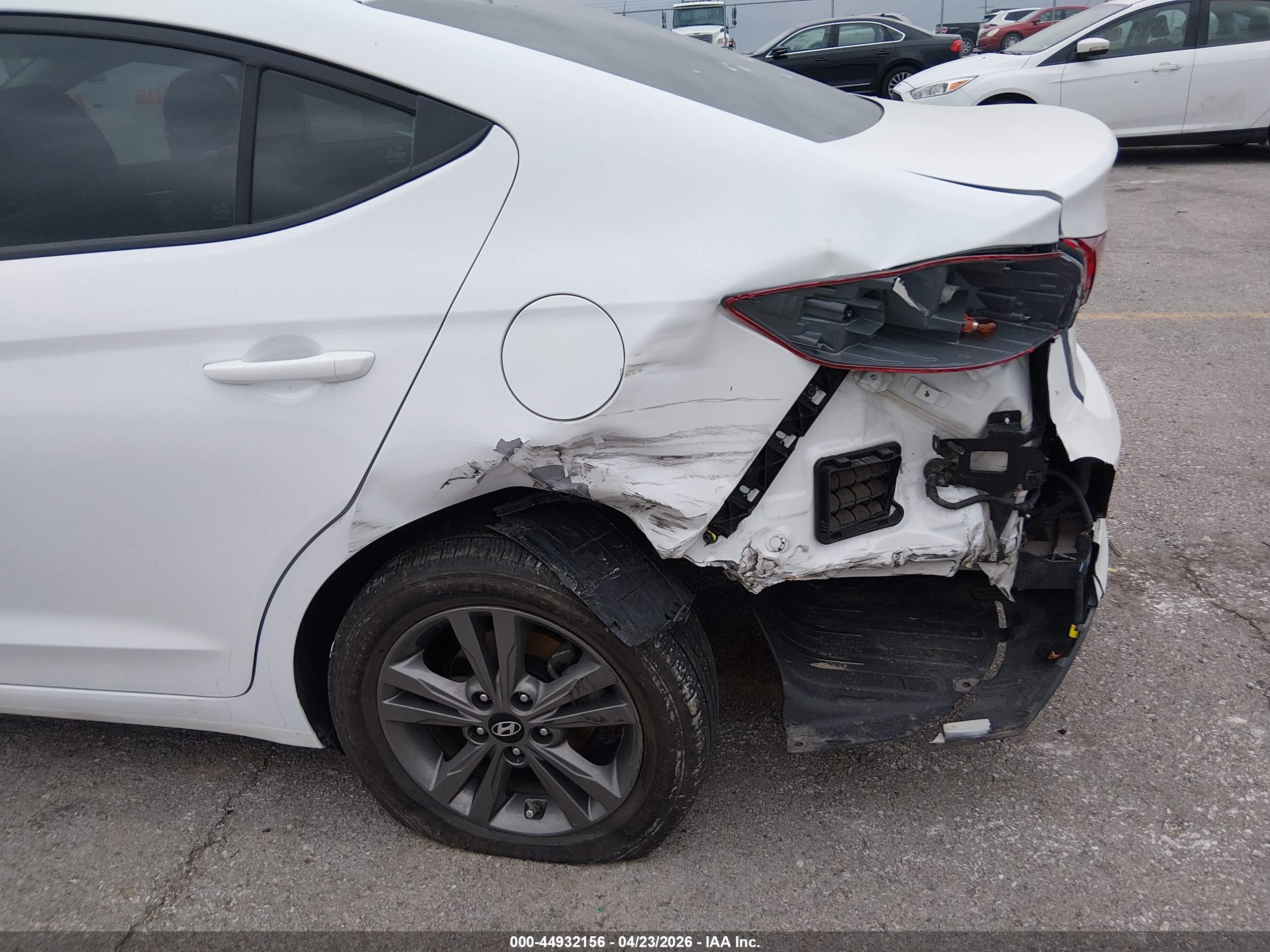 HYUNDAI ELANTRA image 6