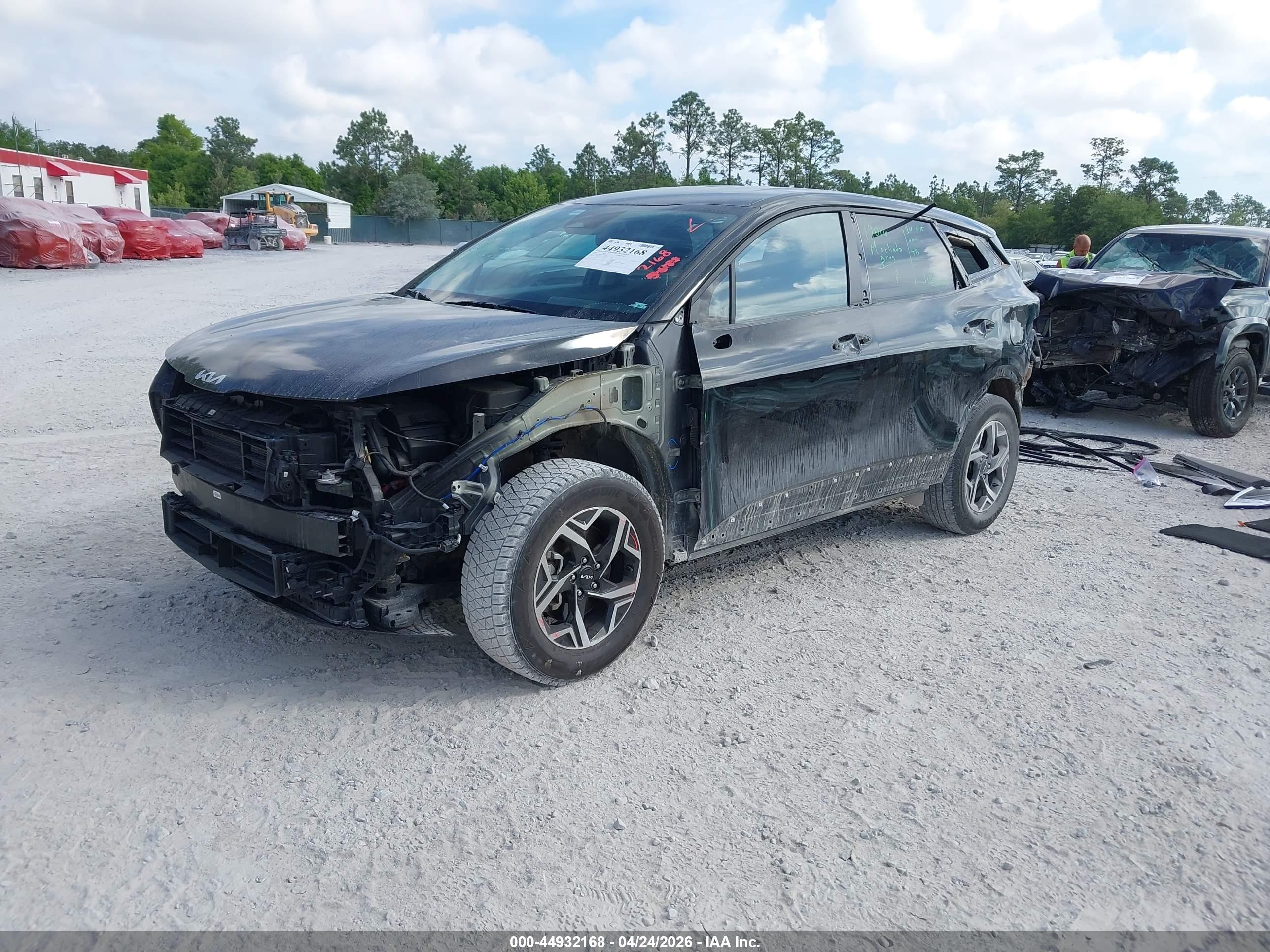 KIA SPORTAGE image 2