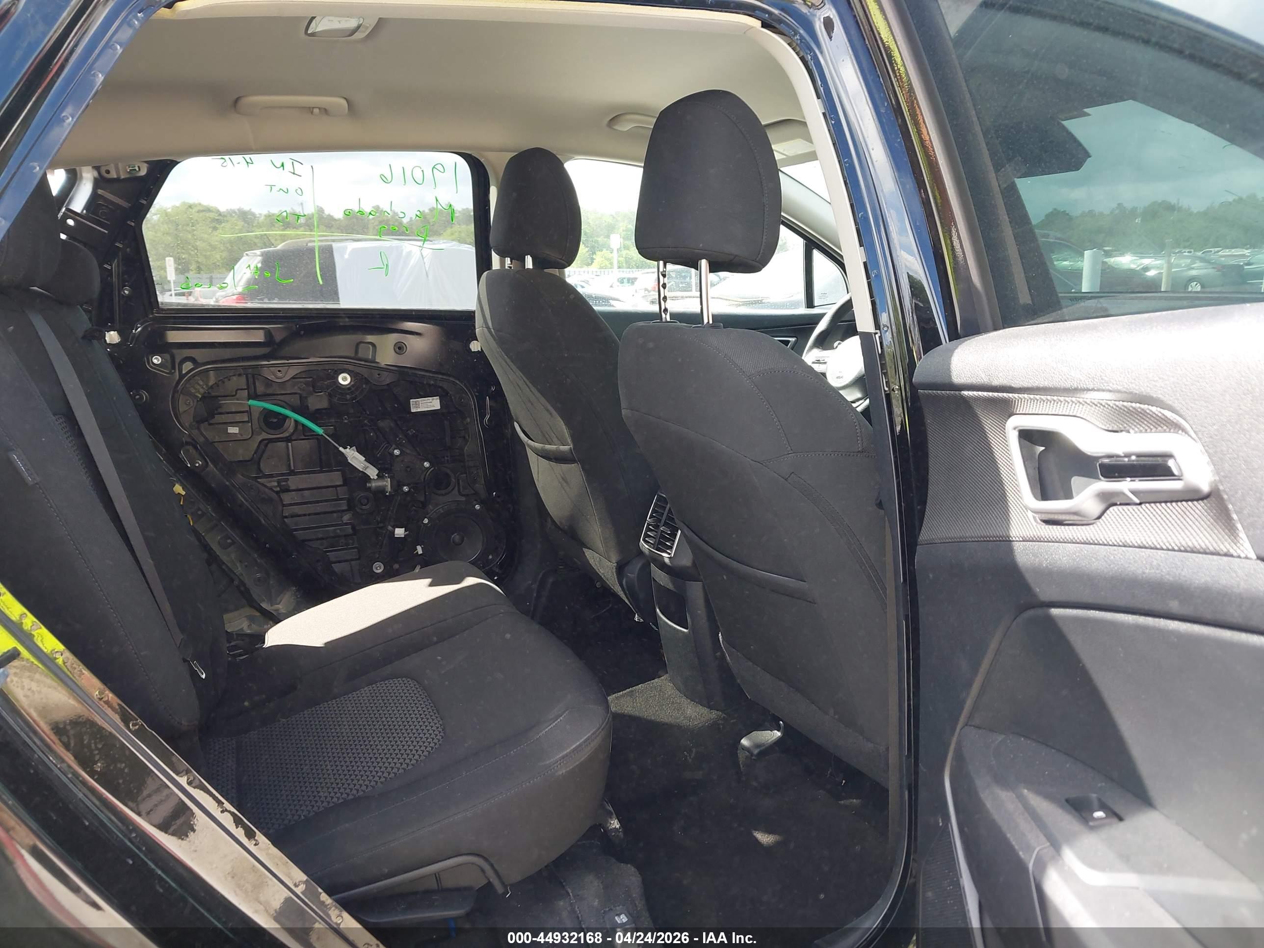 KIA SPORTAGE image 8