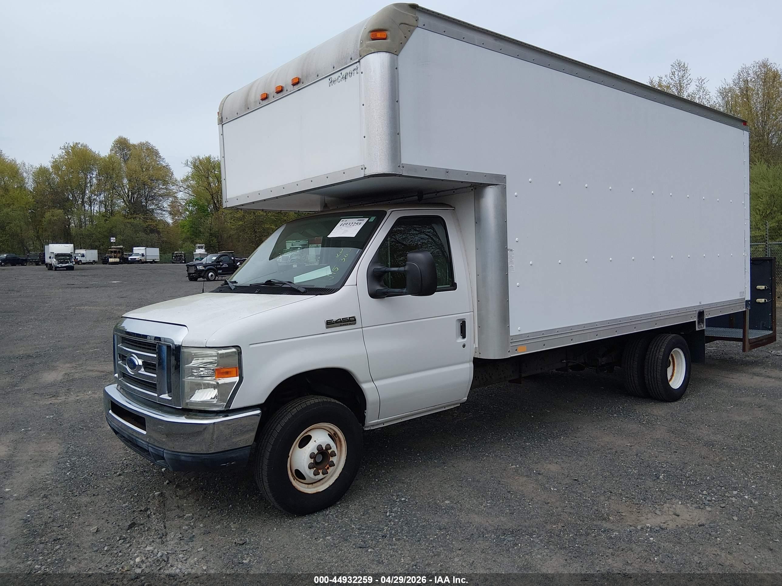 FORD E-450 image 2