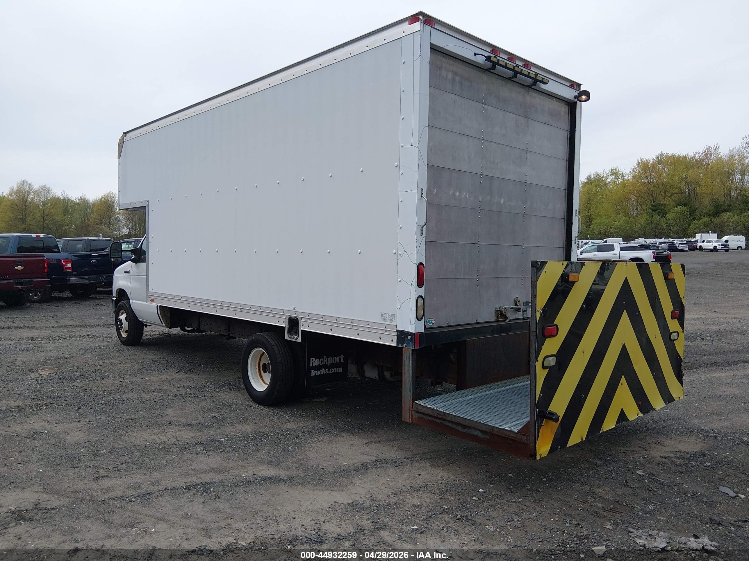 FORD E-450 image 3