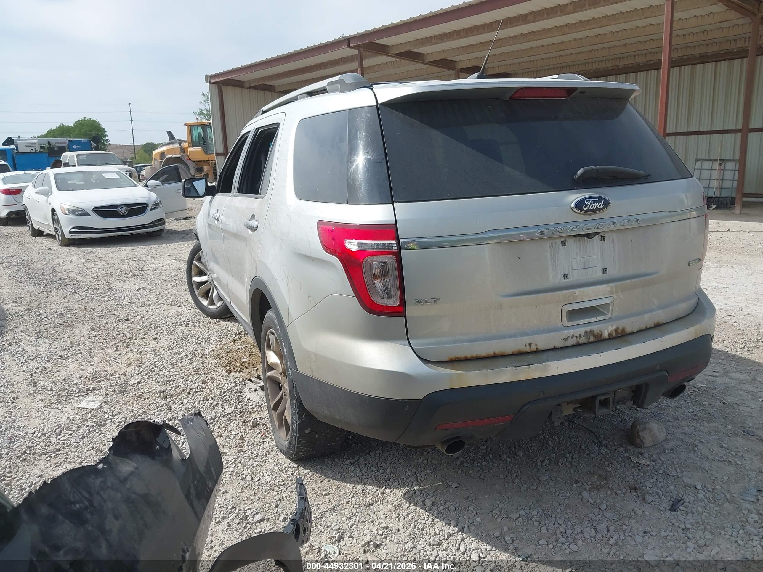 FORD EXPLORER image 3