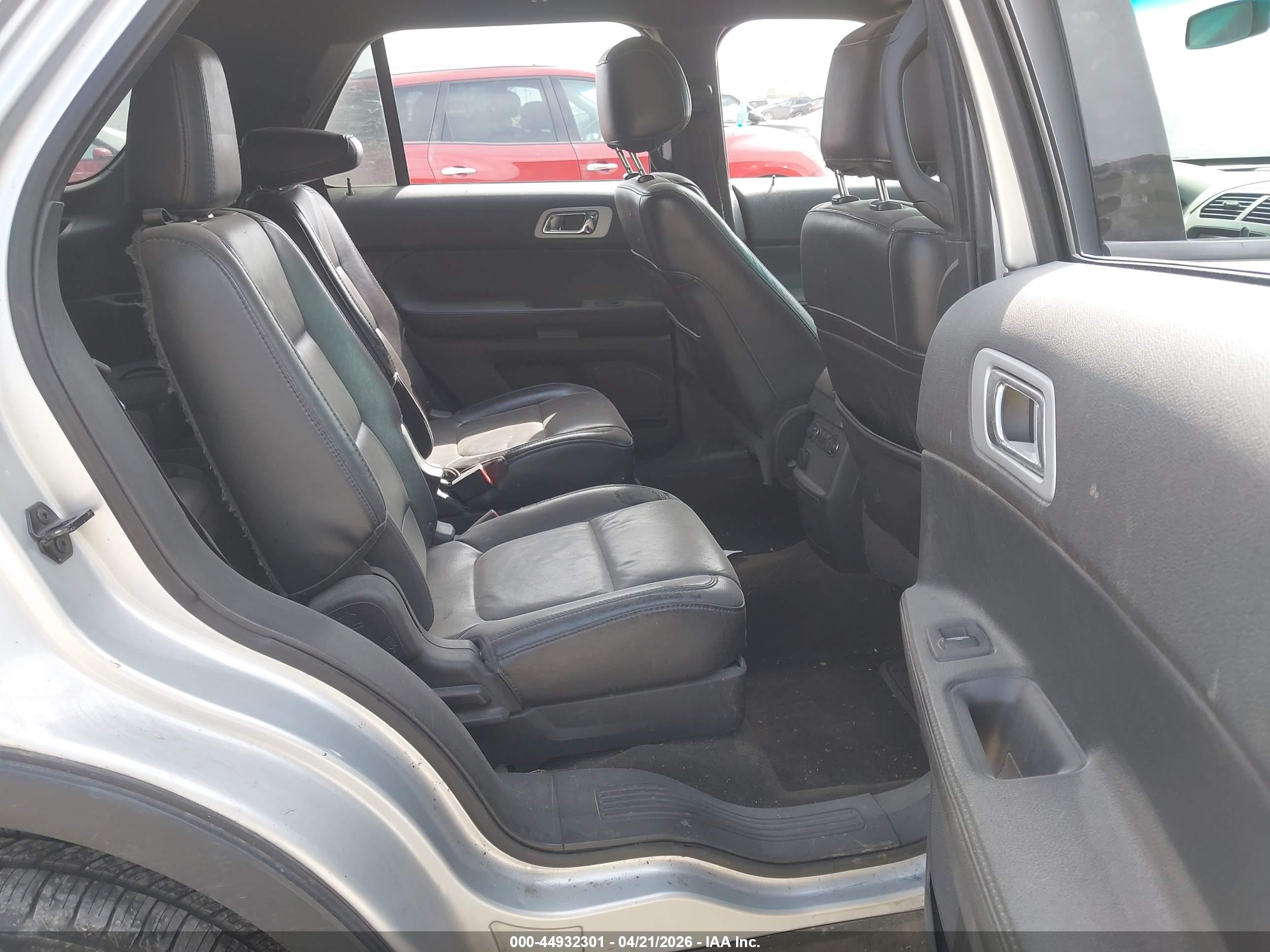 FORD EXPLORER image 8