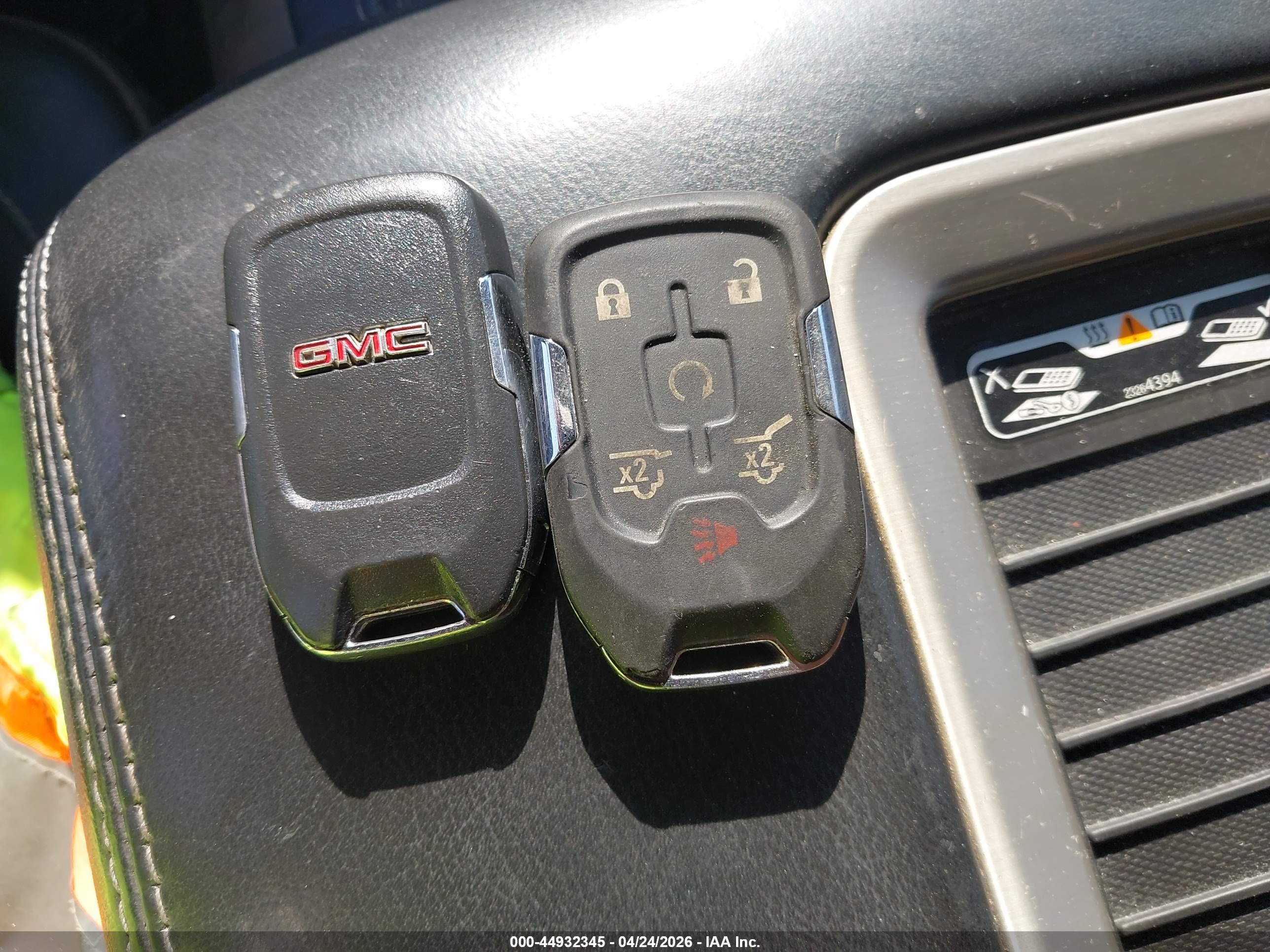GMC YUKON image 11