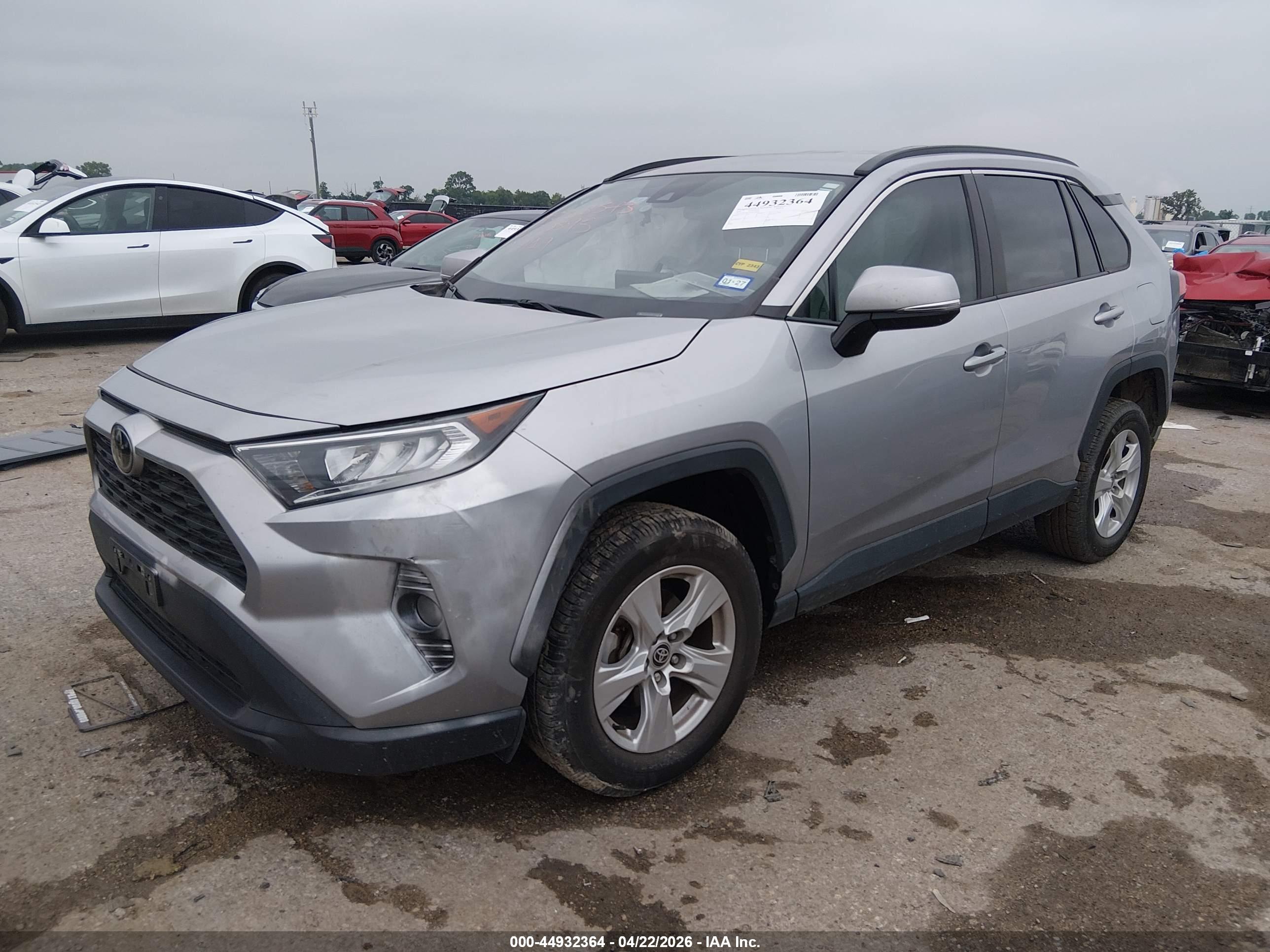TOYOTA RAV4 image 2