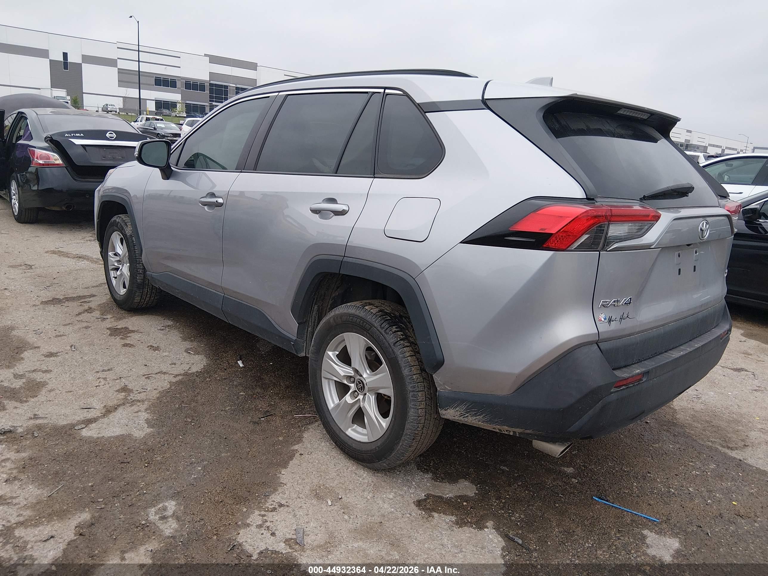 TOYOTA RAV4 image 3