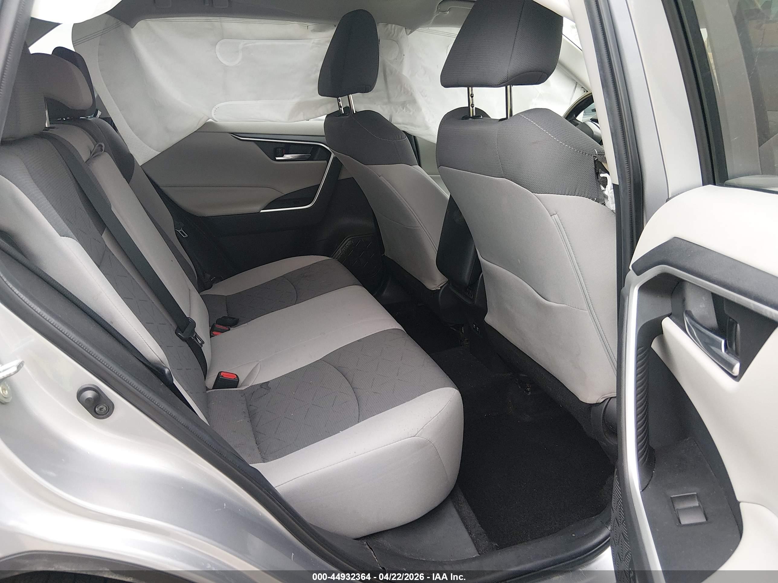 TOYOTA RAV4 image 8