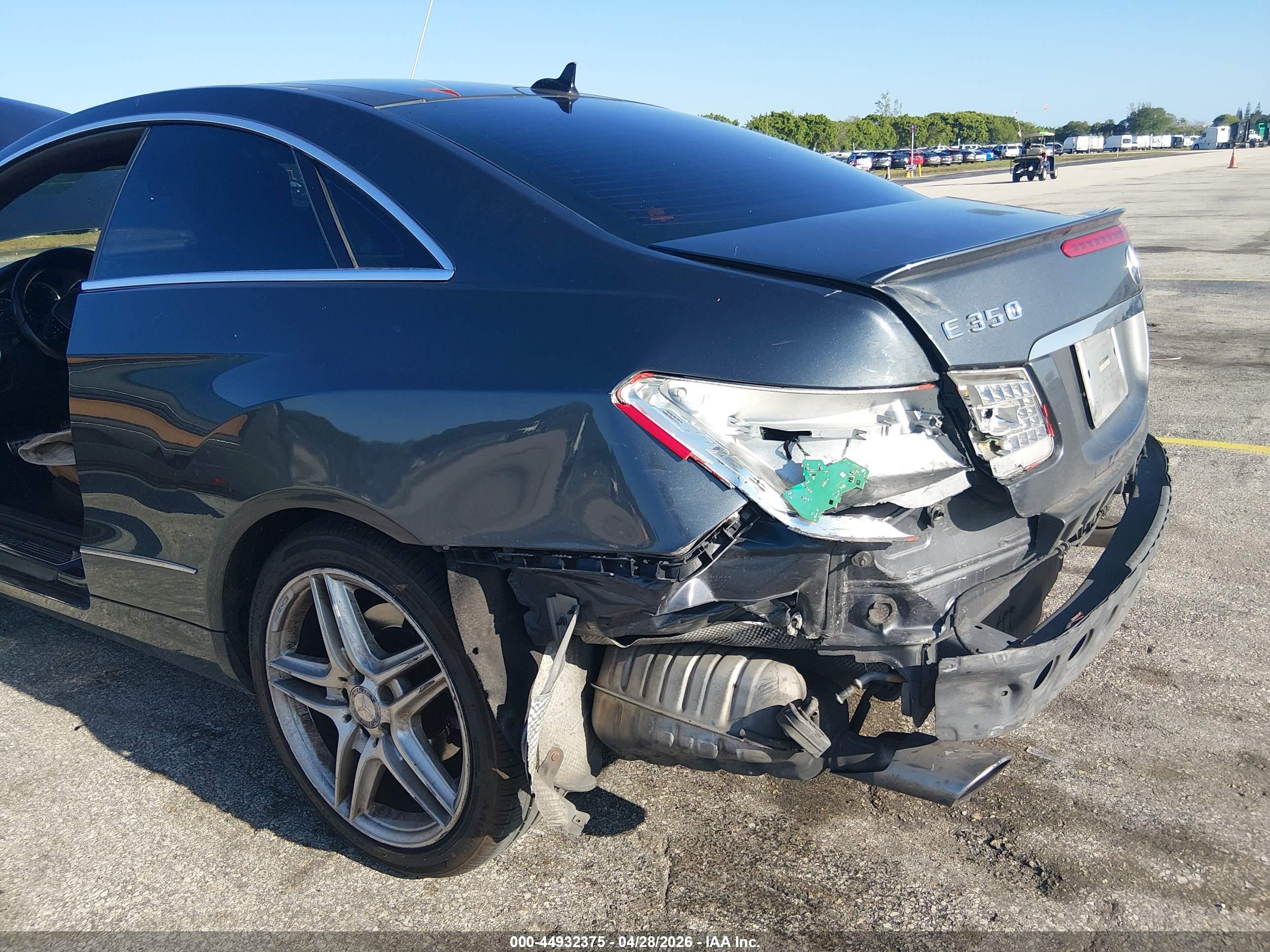 MERCEDES-BENZ E image 6