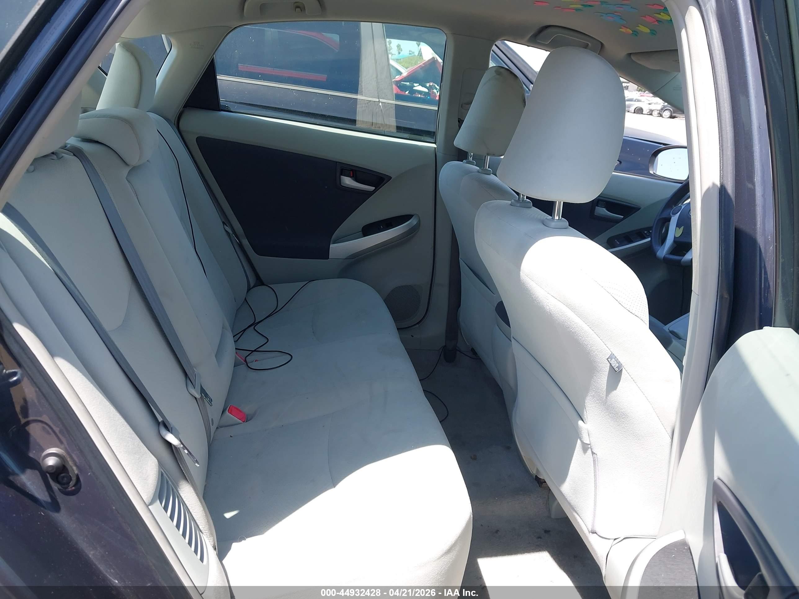 TOYOTA PRIUS image 8