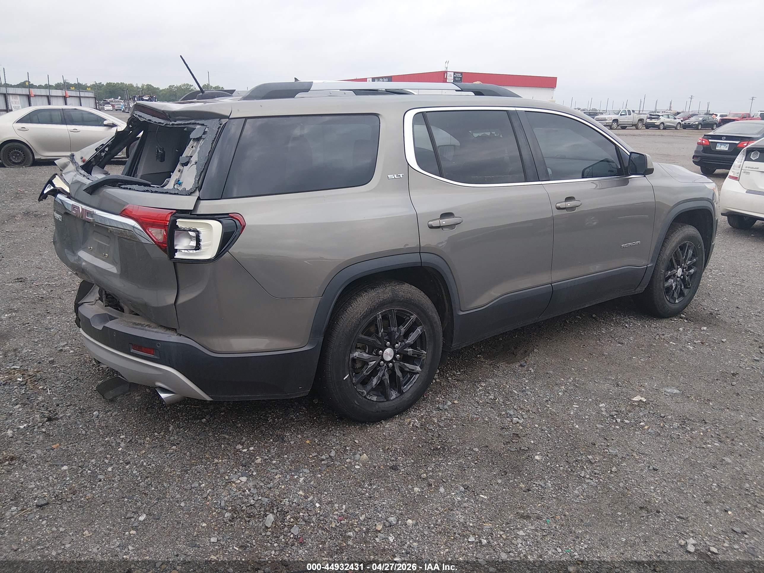 GMC ACADIA image 4