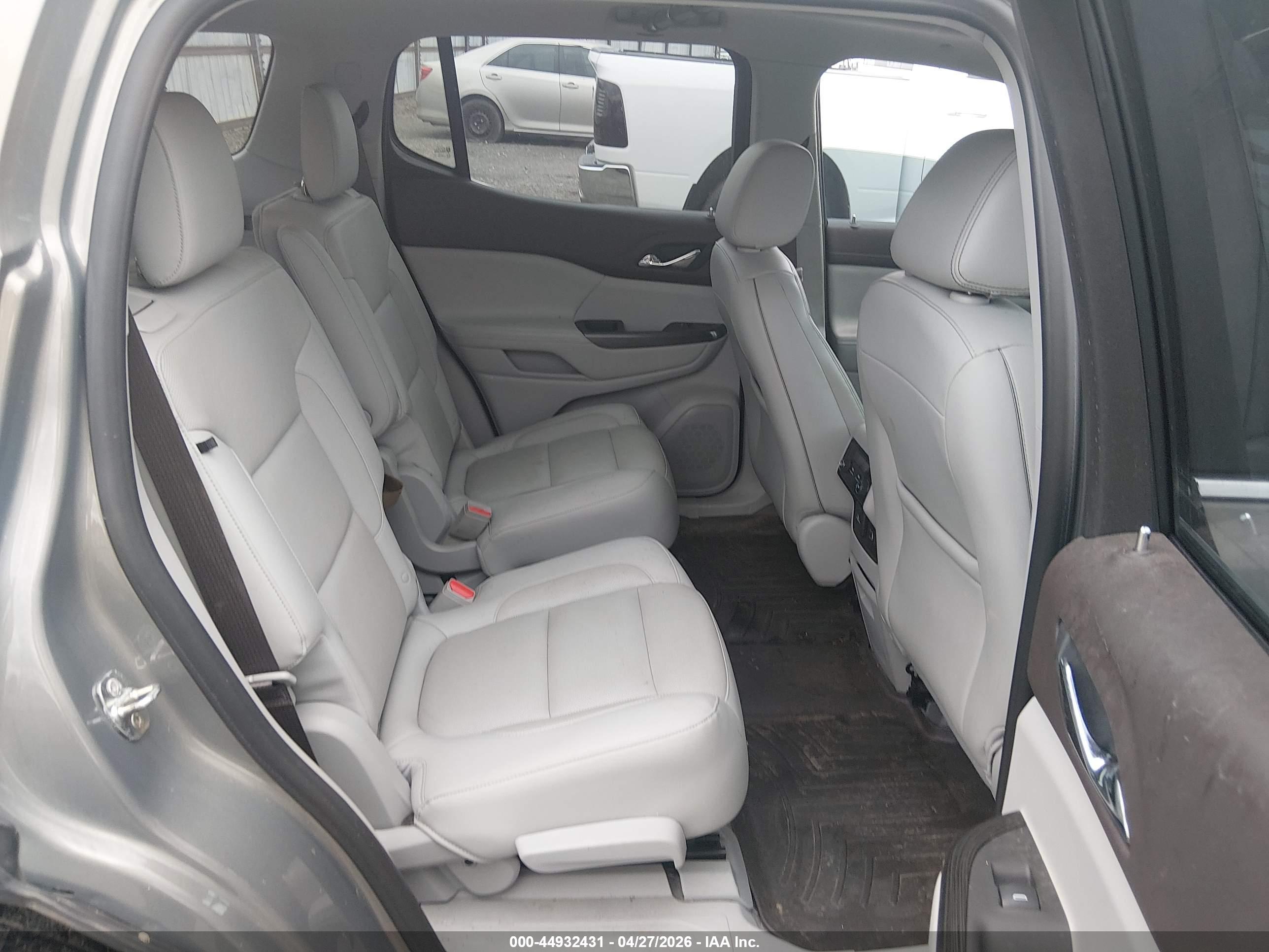 GMC ACADIA image 8
