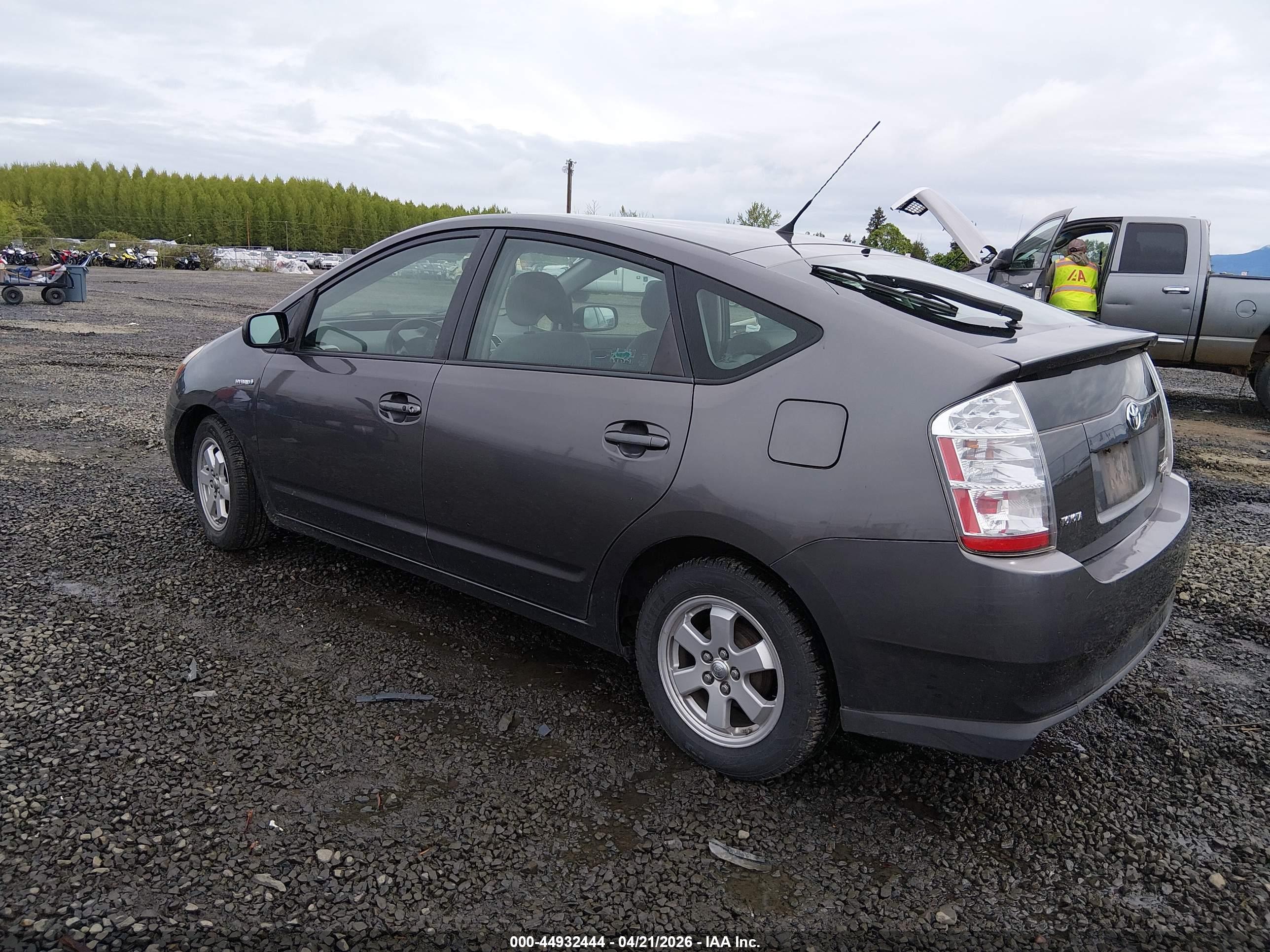 TOYOTA PRIUS image 3