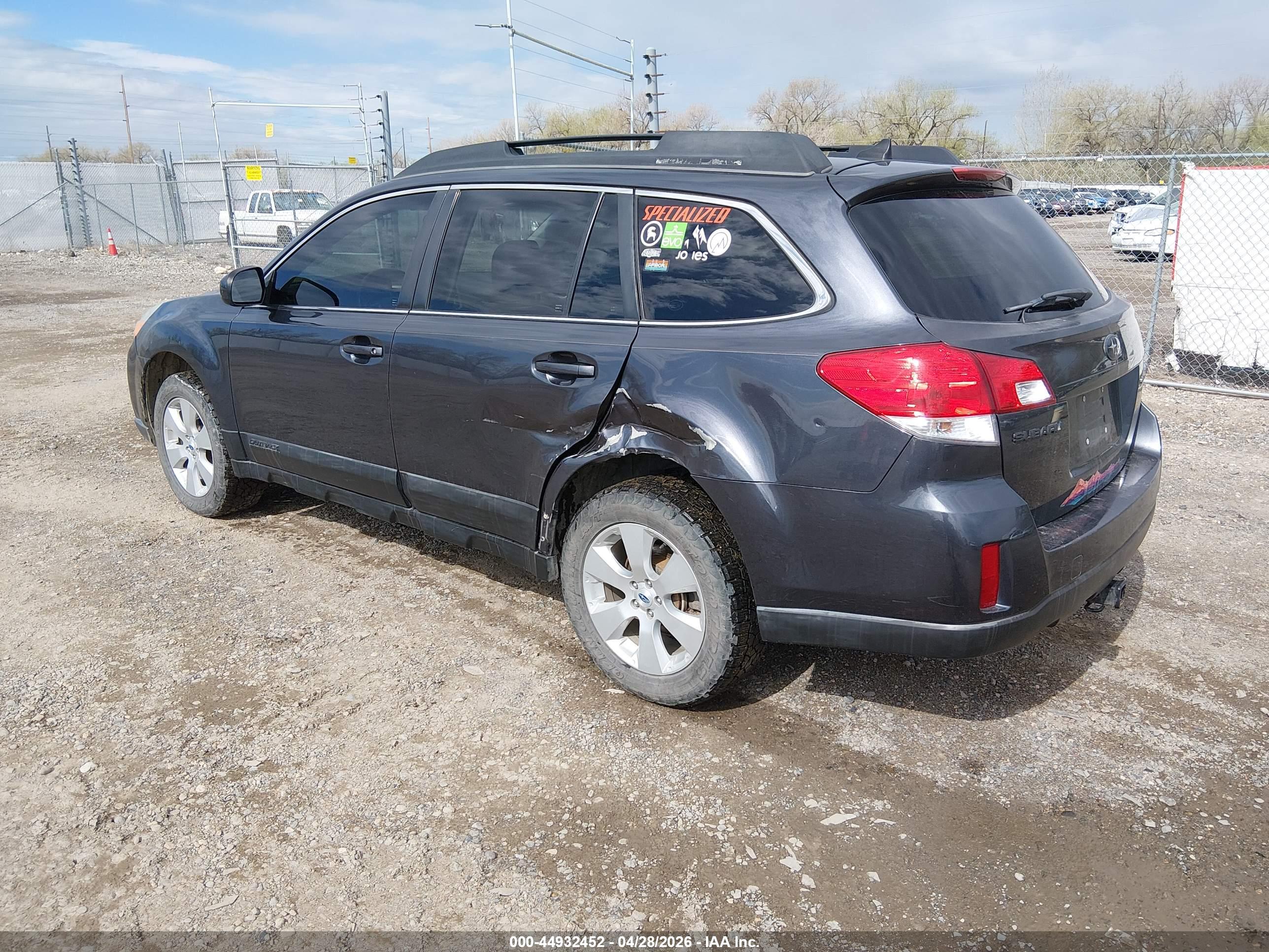 SUBARU OUTBACK image 3