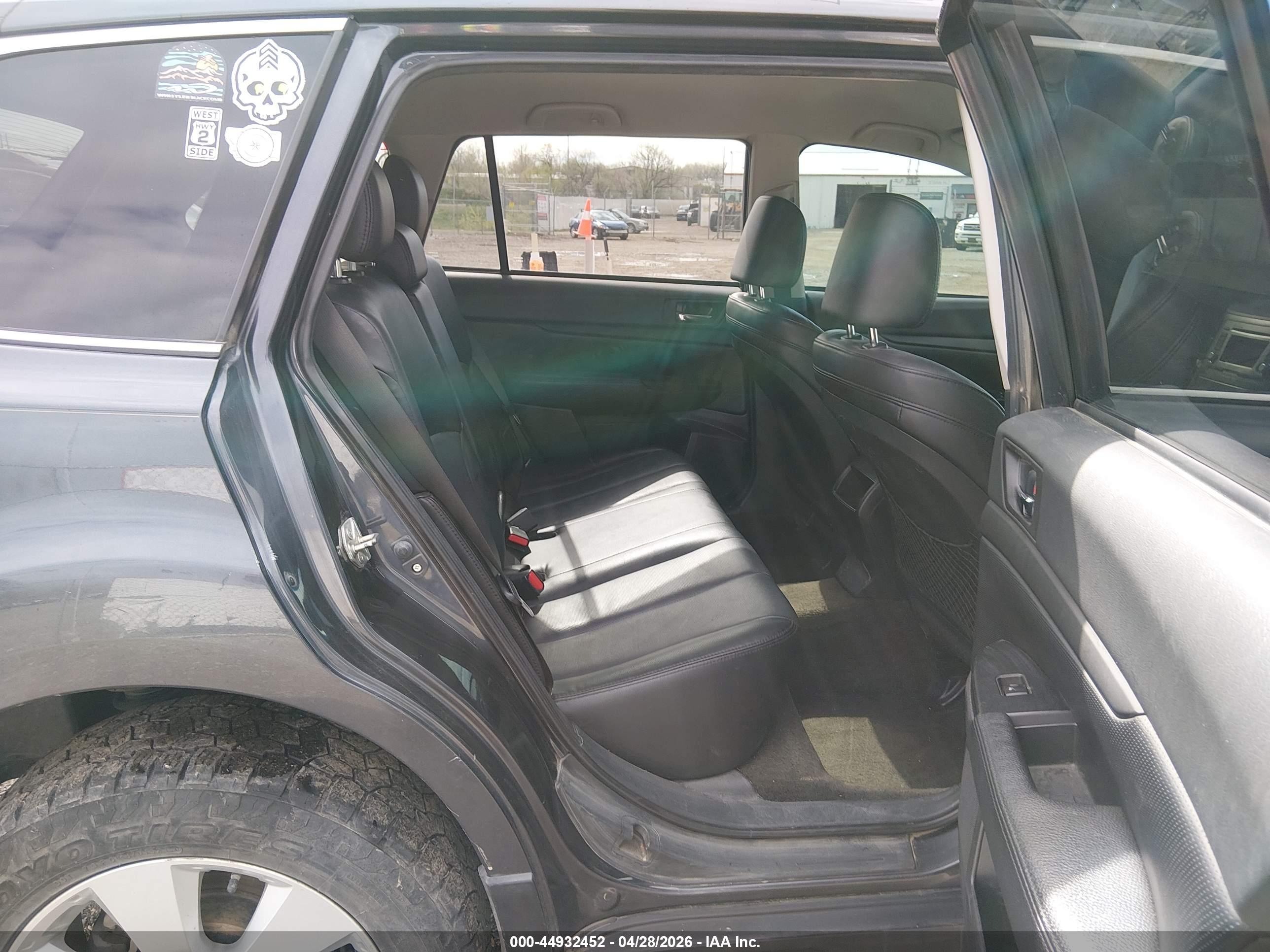 SUBARU OUTBACK image 8