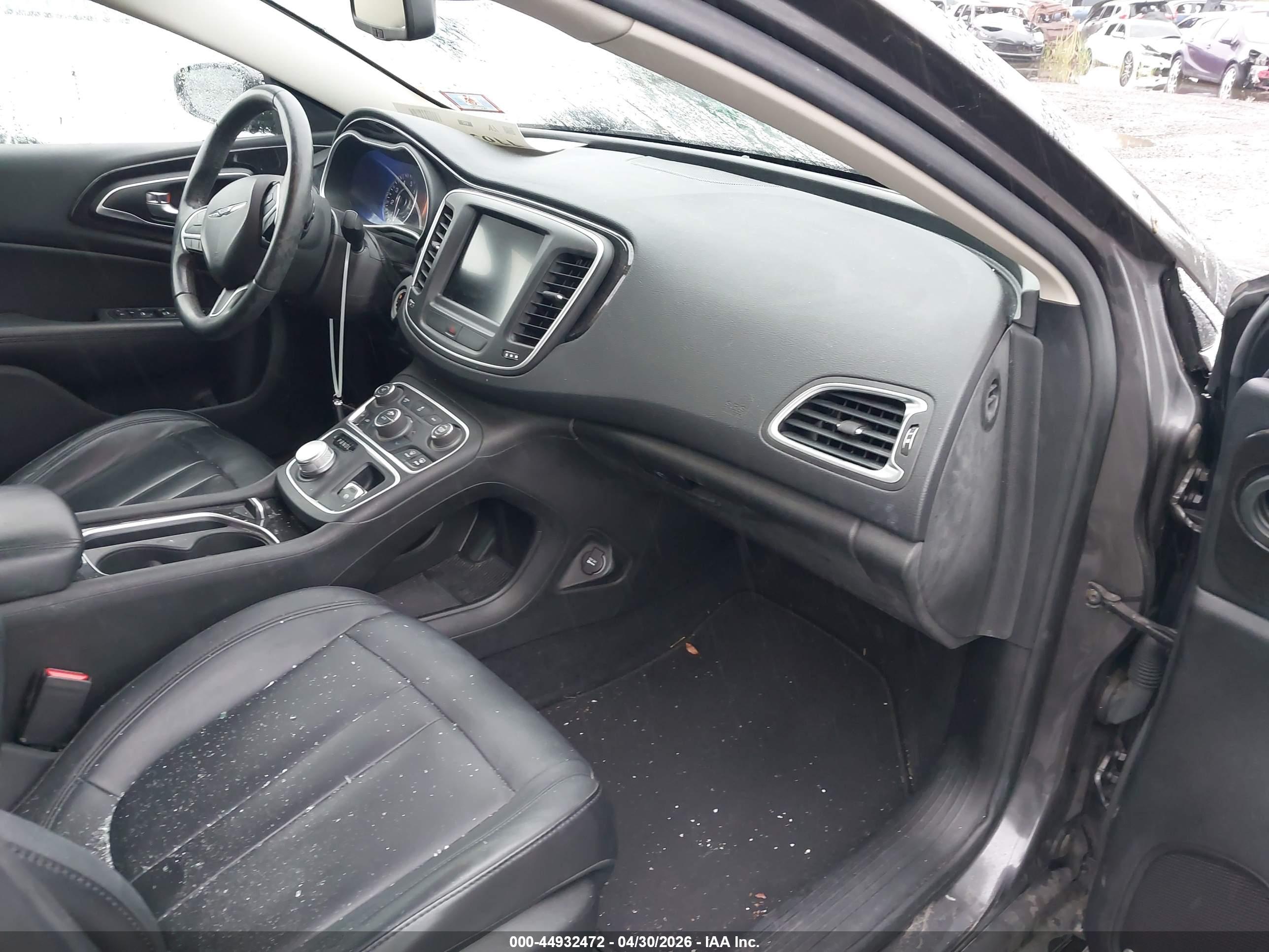 CHRYSLER 200 image 5