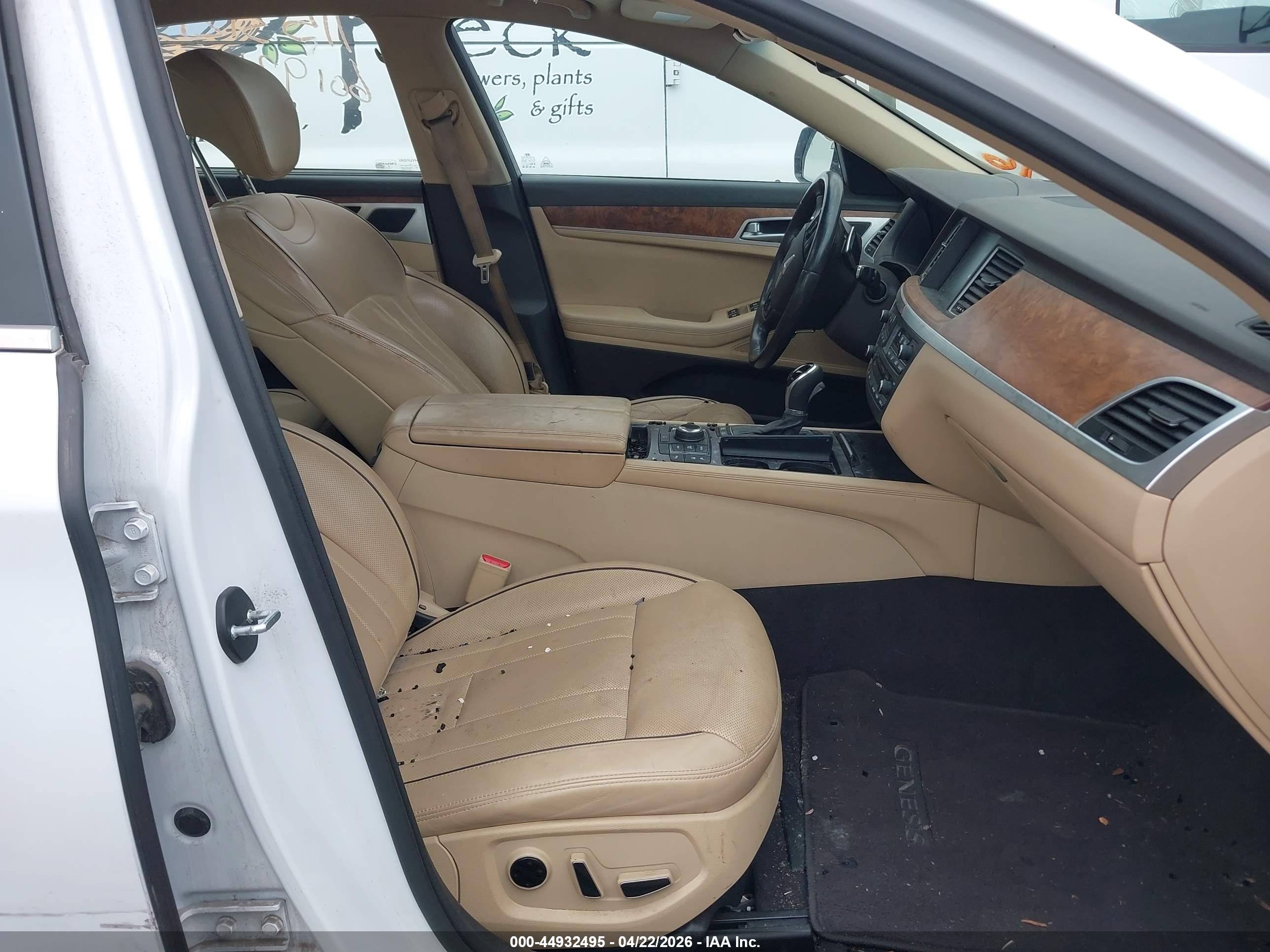 HYUNDAI GENESIS image 5