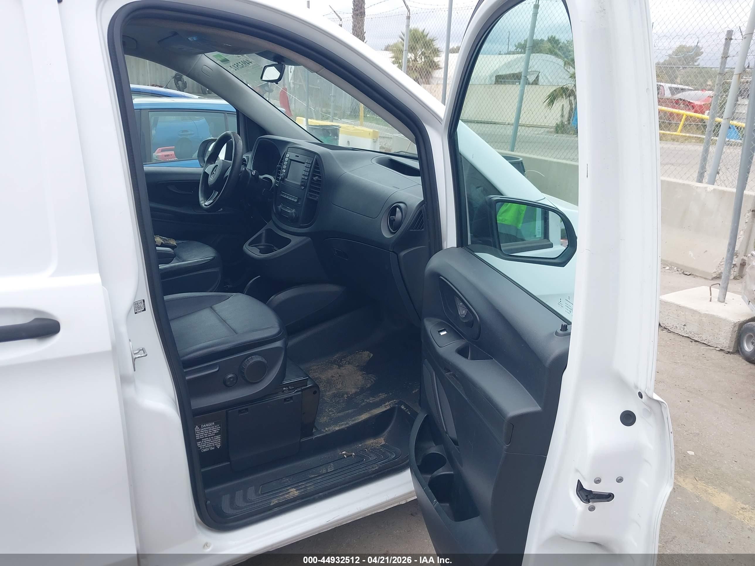 MERCEDES-BENZ METRIS image 5