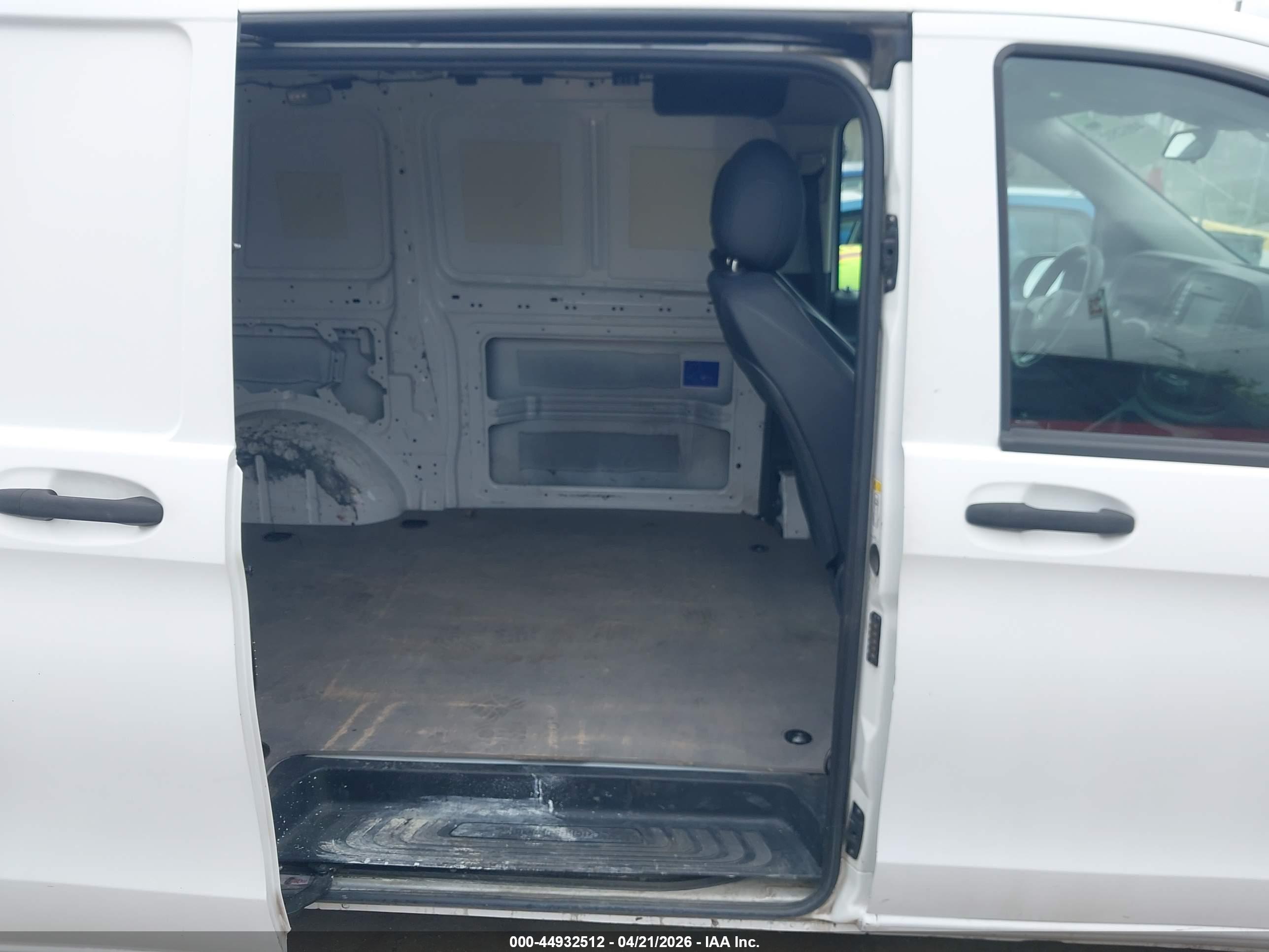 MERCEDES-BENZ METRIS image 8