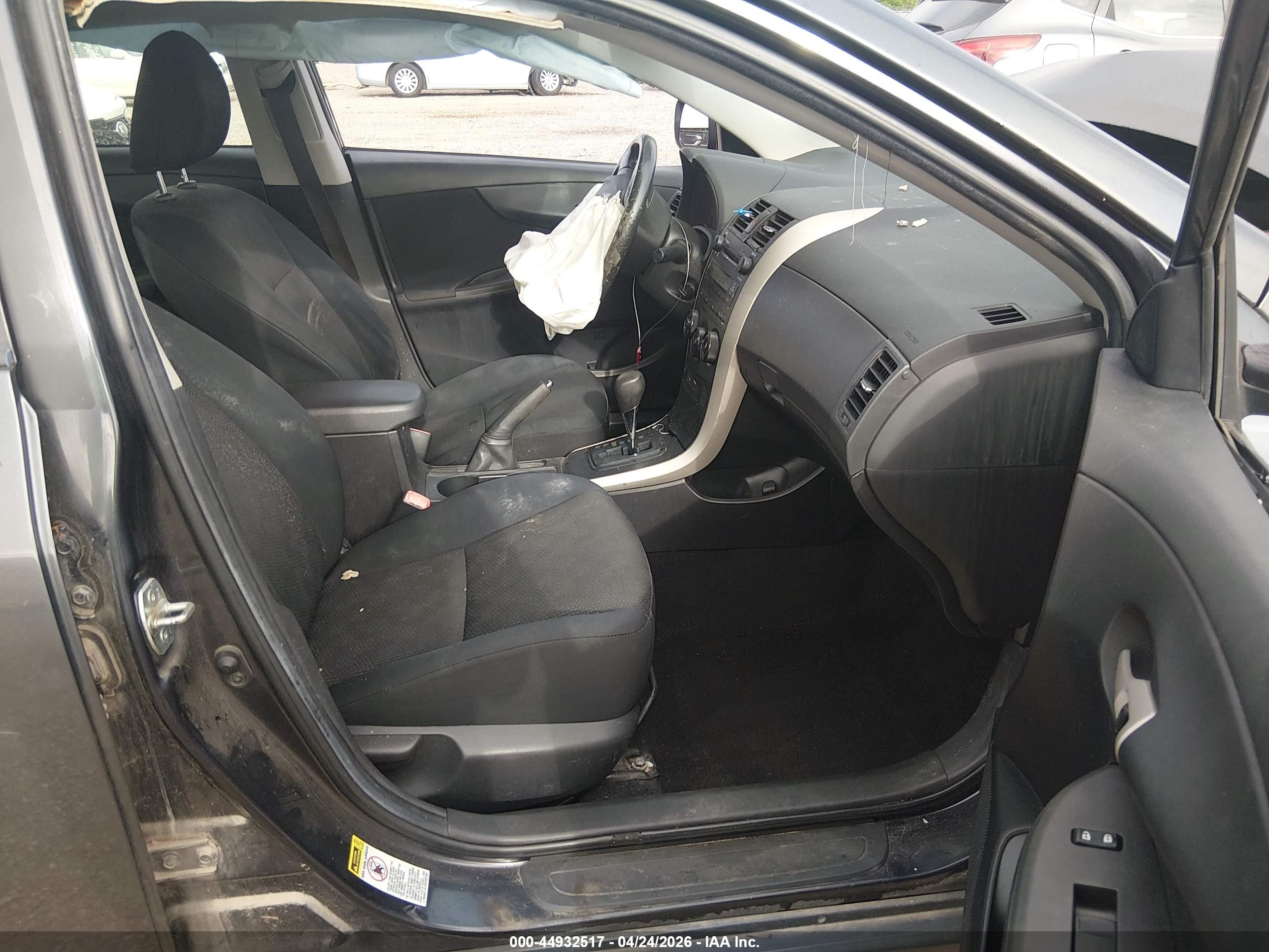 TOYOTA COROLLA image 5