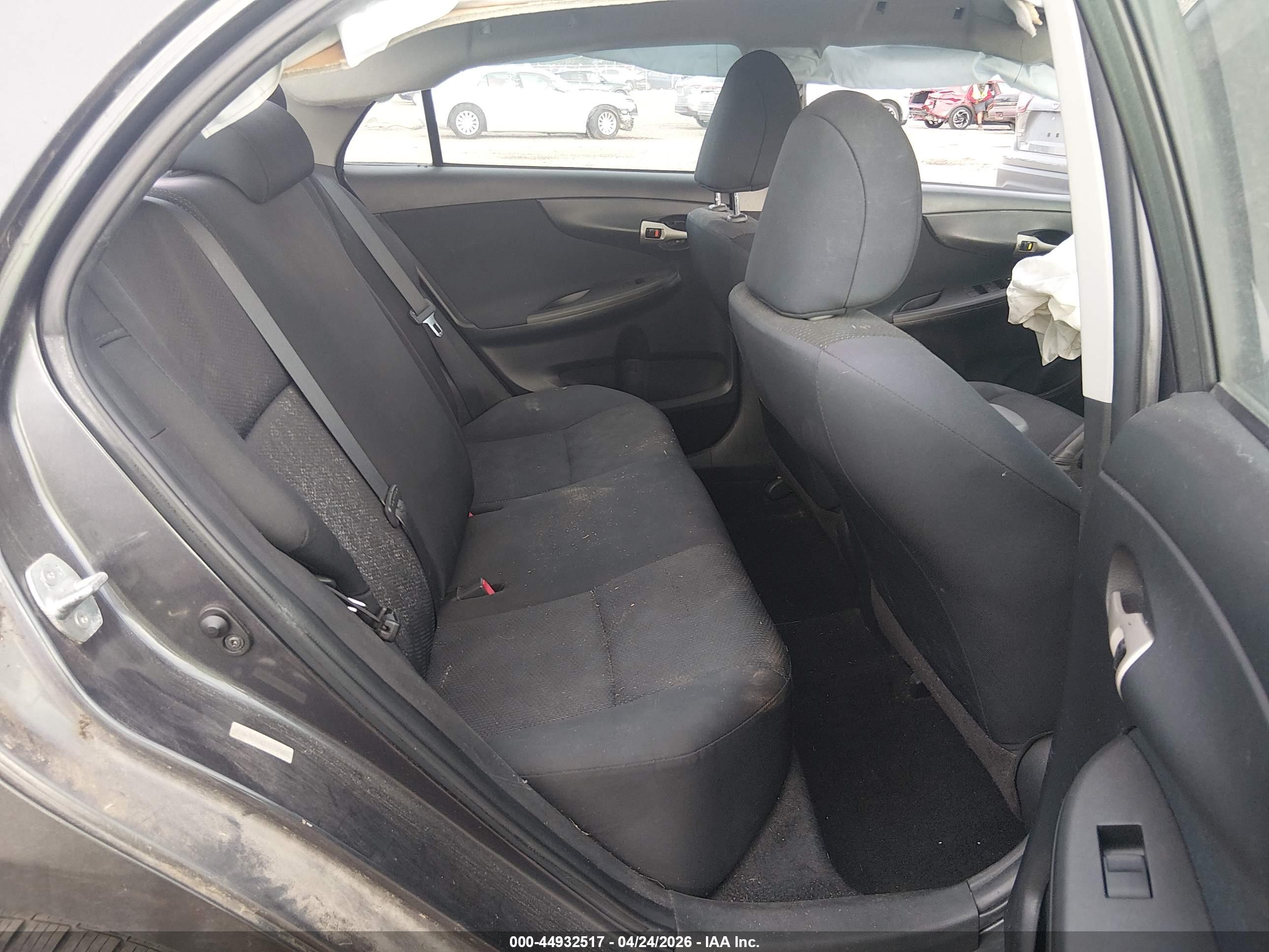 TOYOTA COROLLA image 8