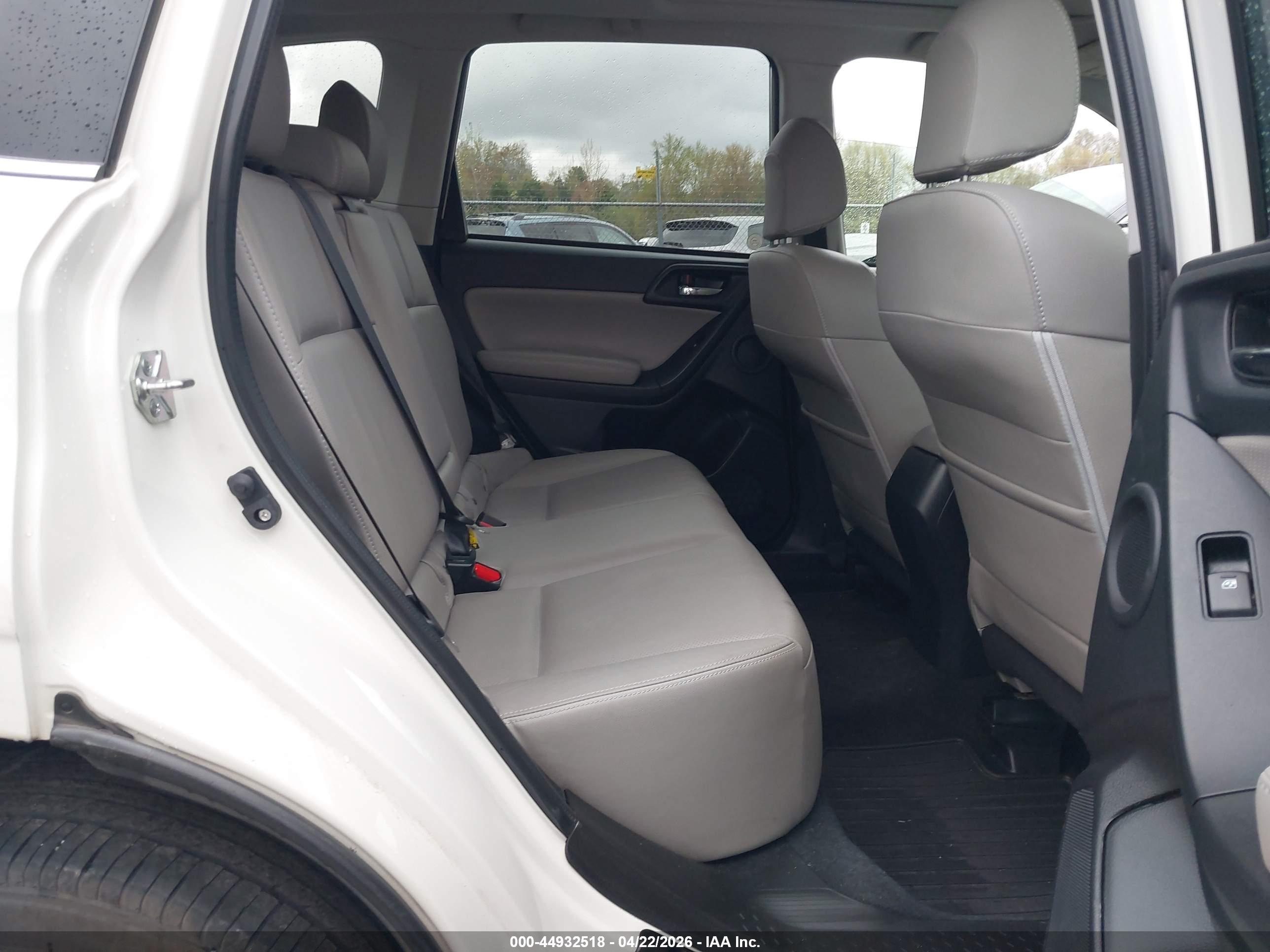 SUBARU FORESTER image 8