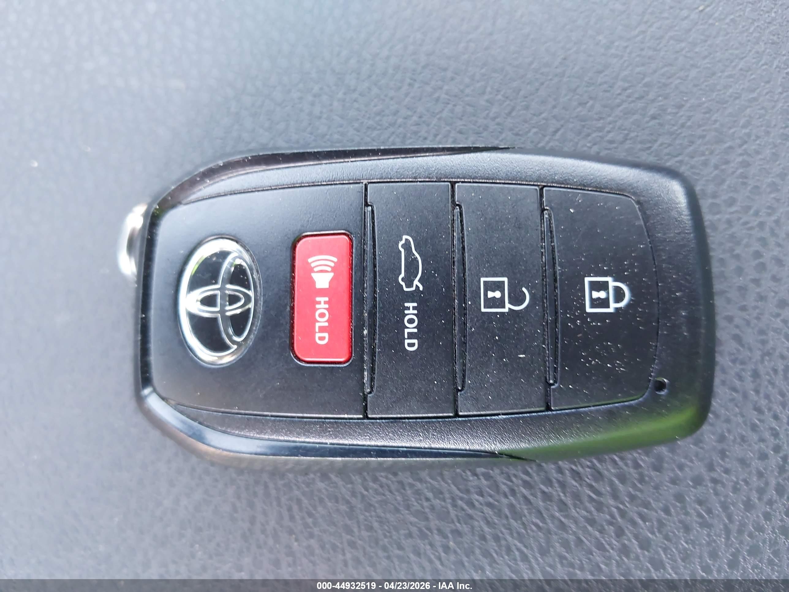 TOYOTA CAMRY image 11