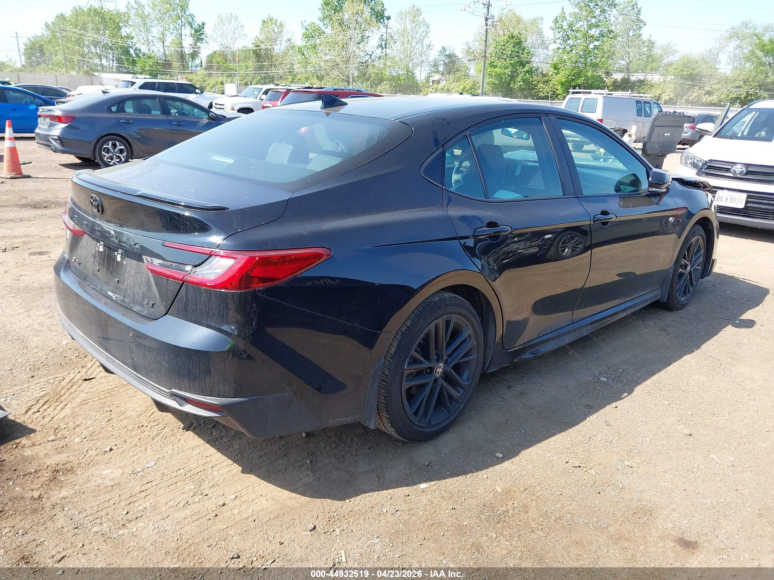 TOYOTA CAMRY image 4