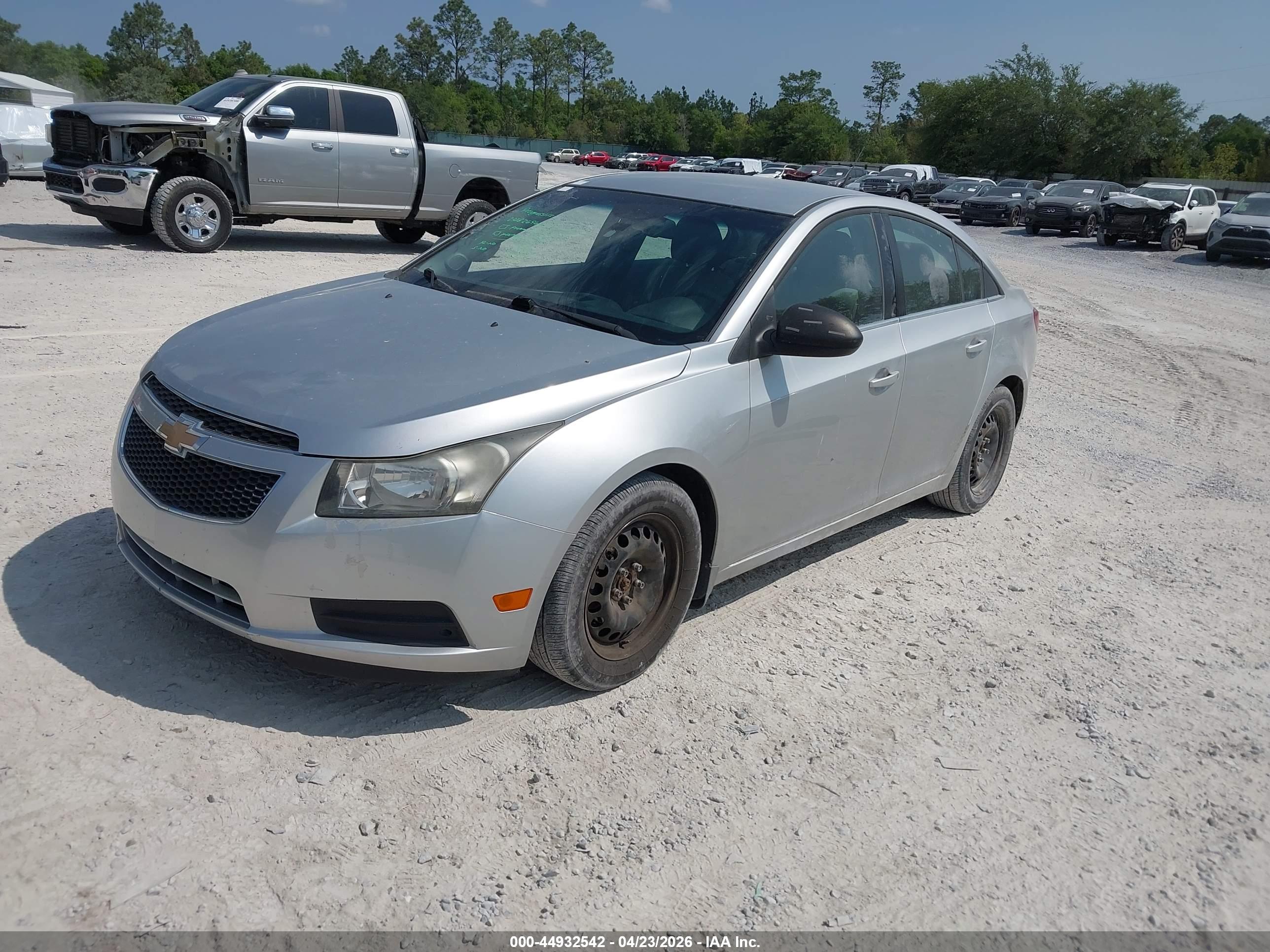 CHEVROLET CRUZE image 2