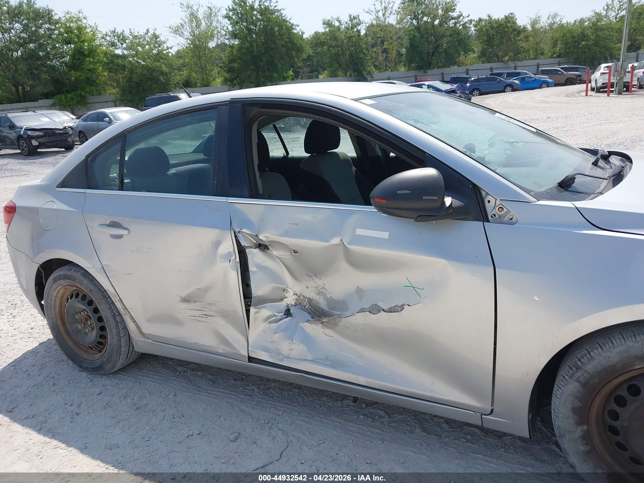 CHEVROLET CRUZE image 6