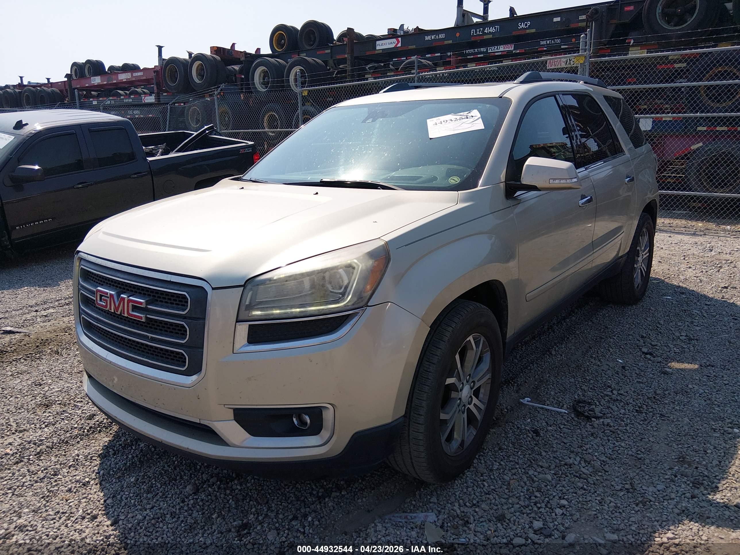GMC ACADIA image 2