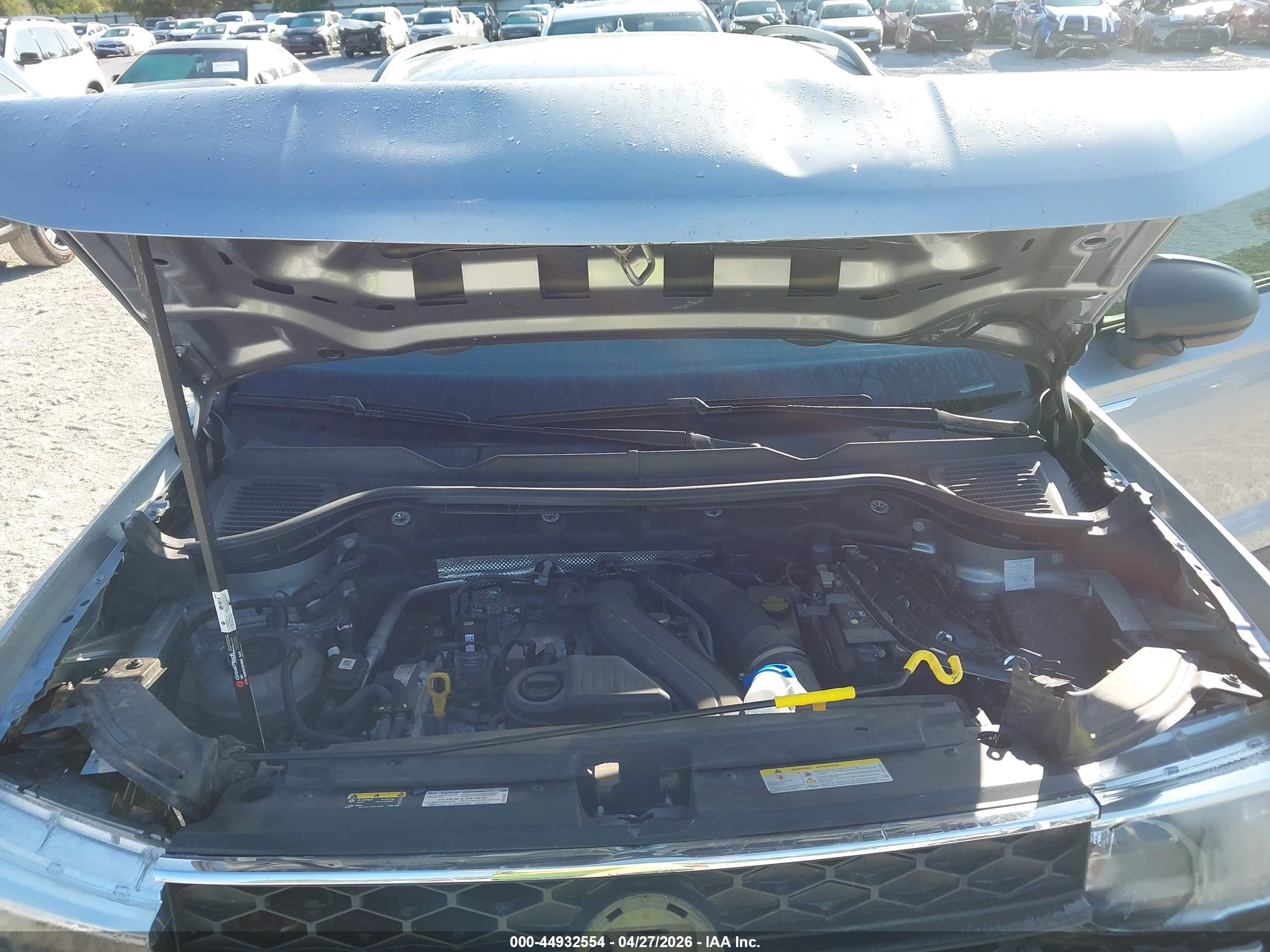 VOLKSWAGEN TAOS image 10