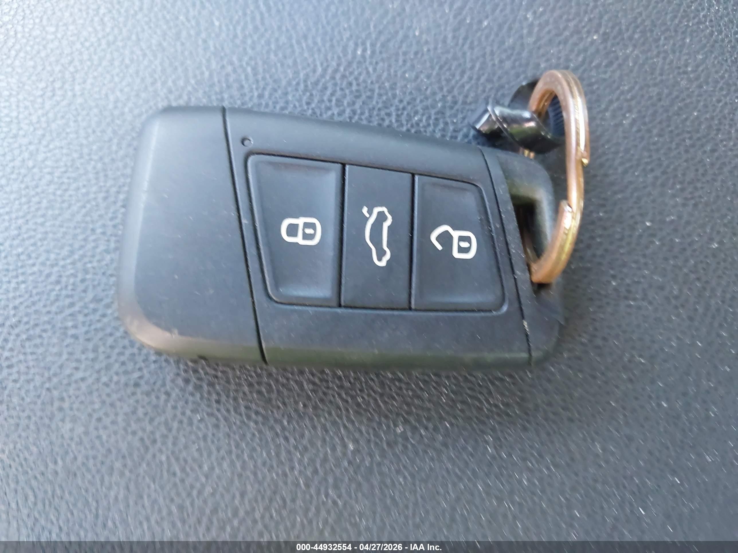 VOLKSWAGEN TAOS image 11