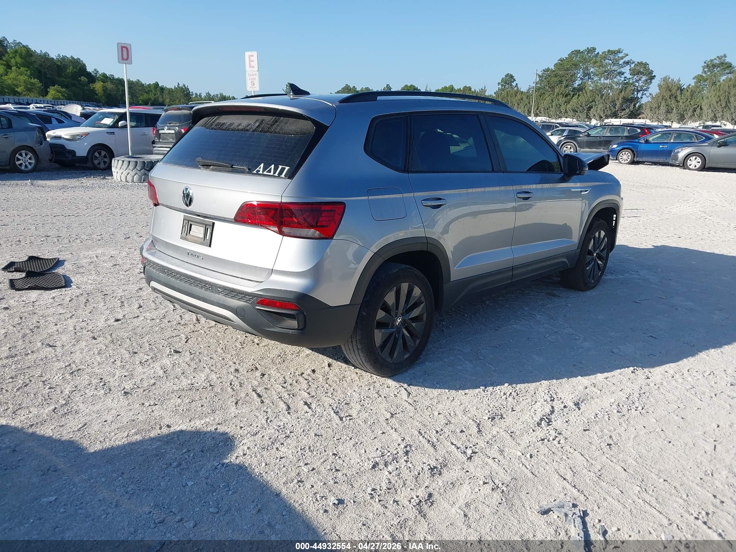 VOLKSWAGEN TAOS image 4