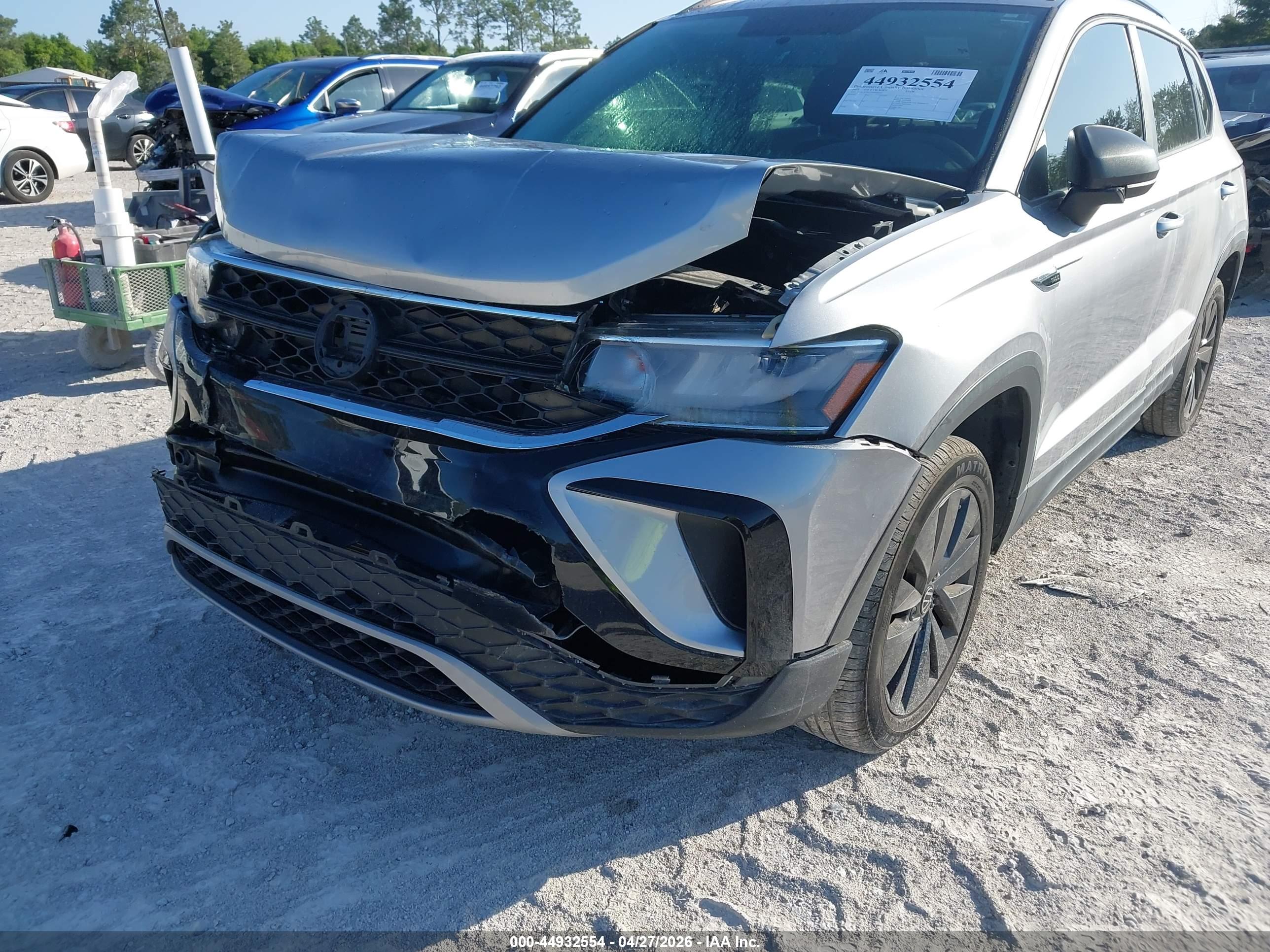 VOLKSWAGEN TAOS image 6