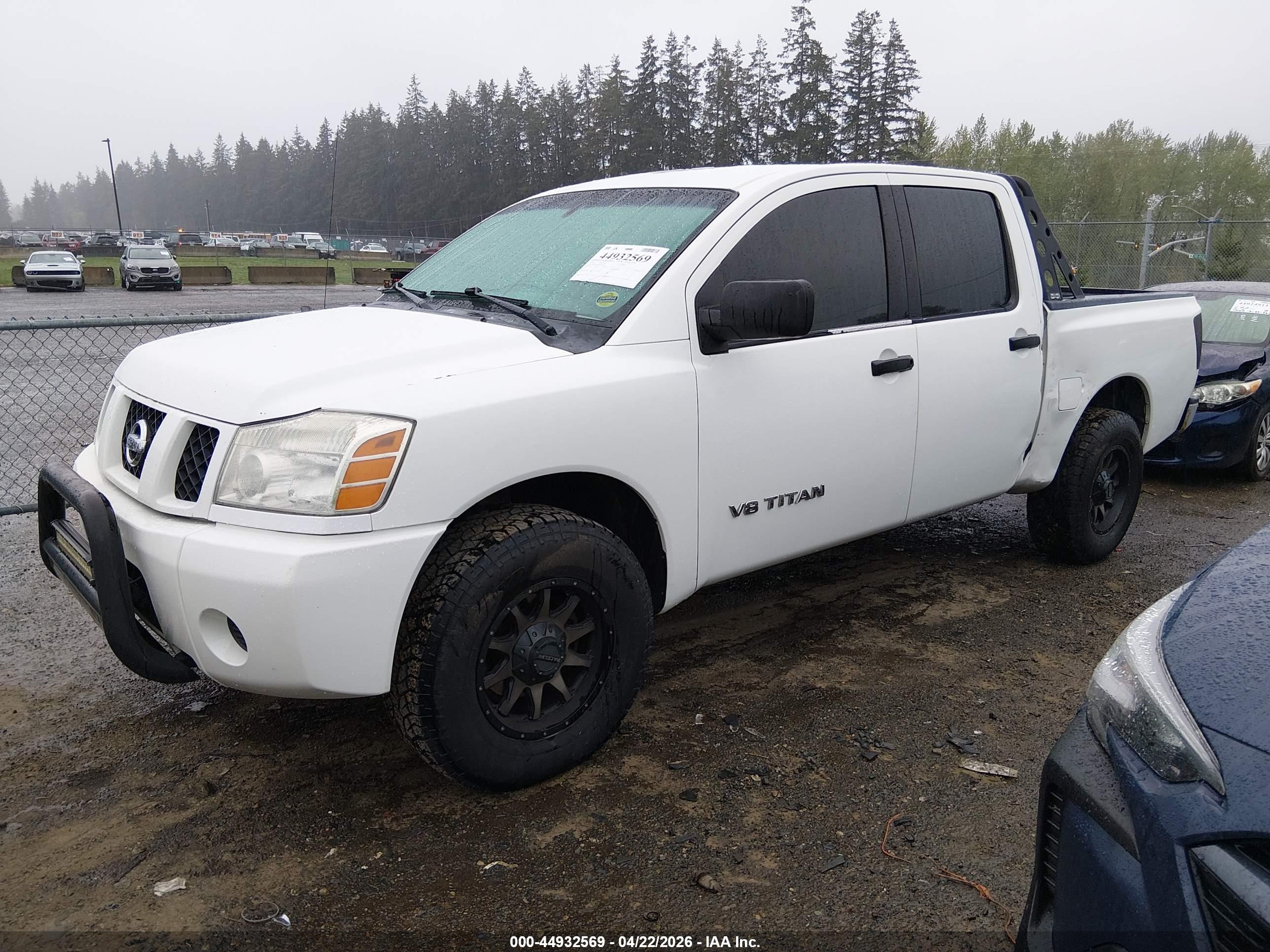 NISSAN TITAN image 2