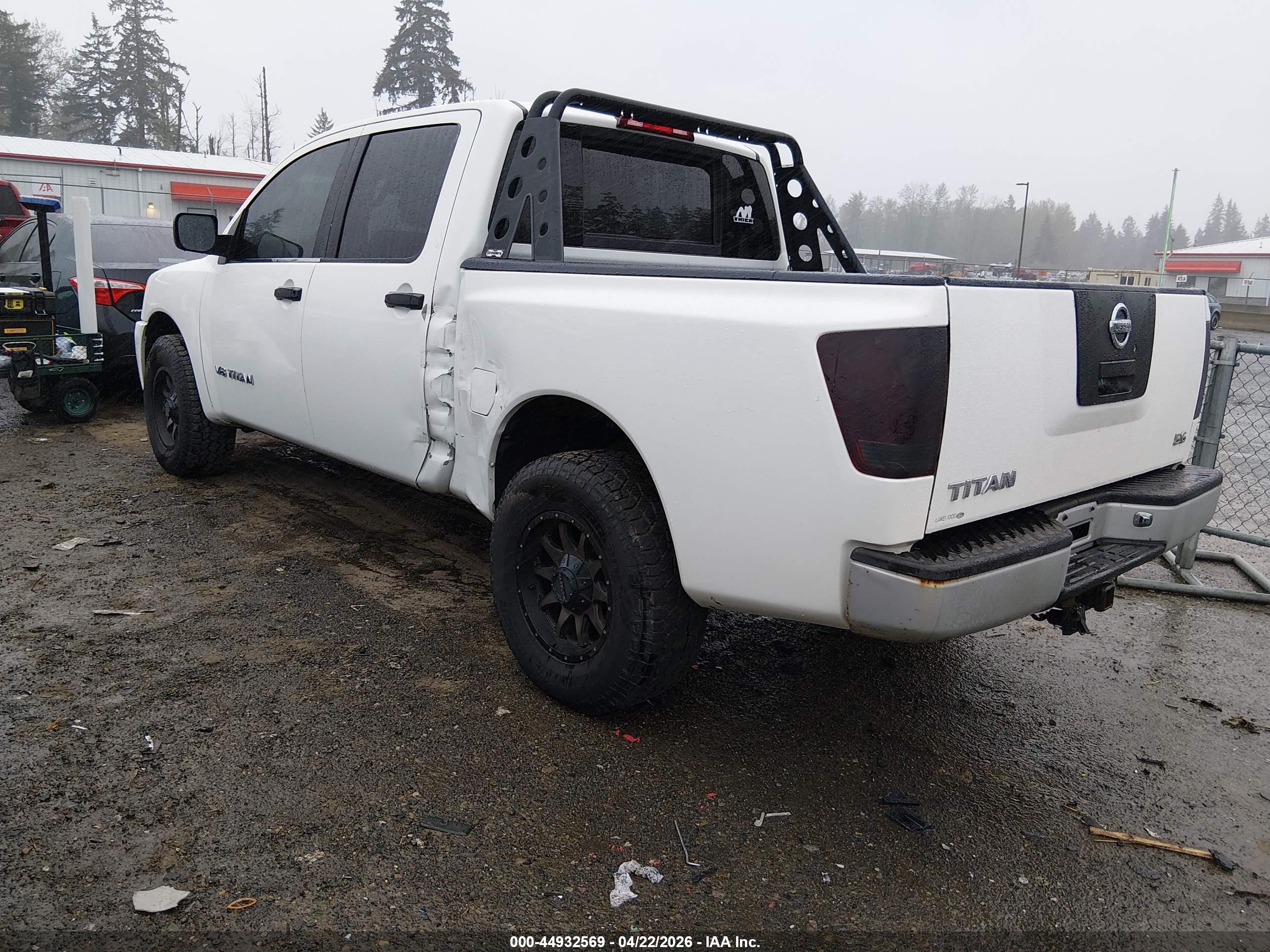 NISSAN TITAN image 3