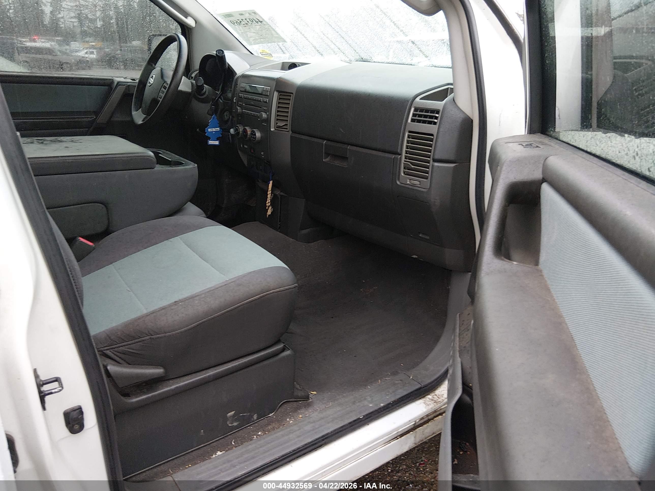 NISSAN TITAN image 5
