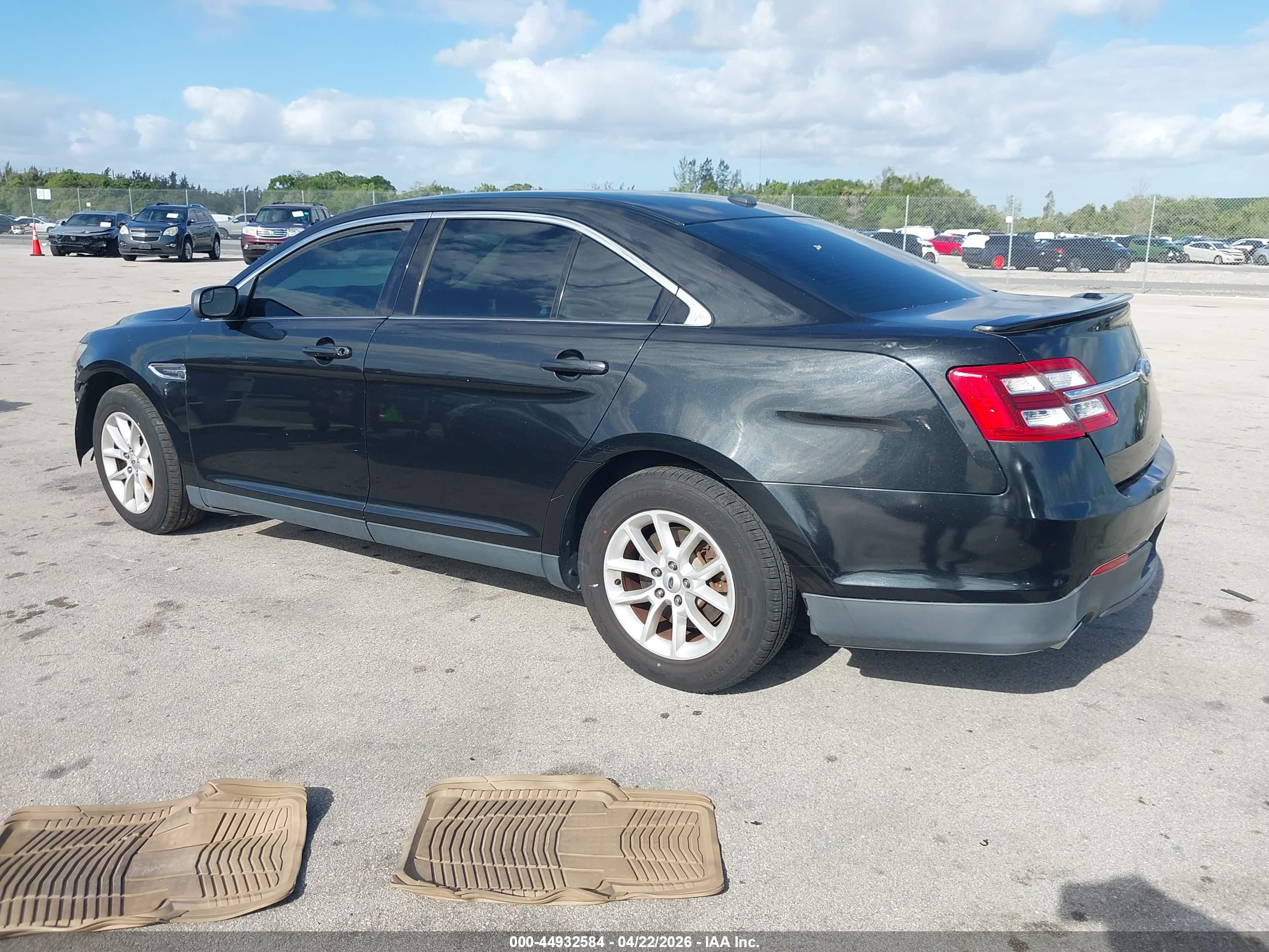 FORD TAURUS image 3