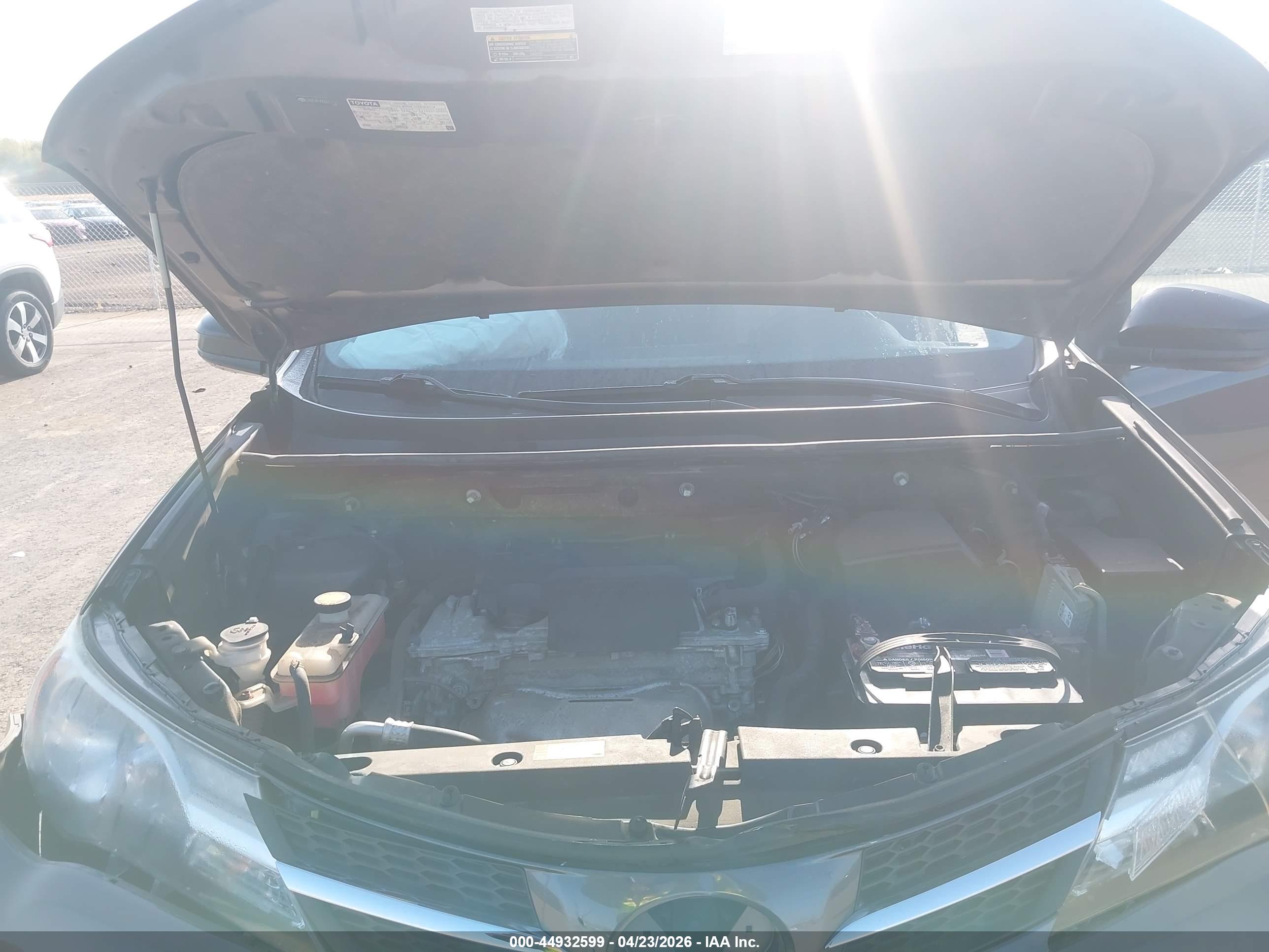 TOYOTA RAV4 image 10