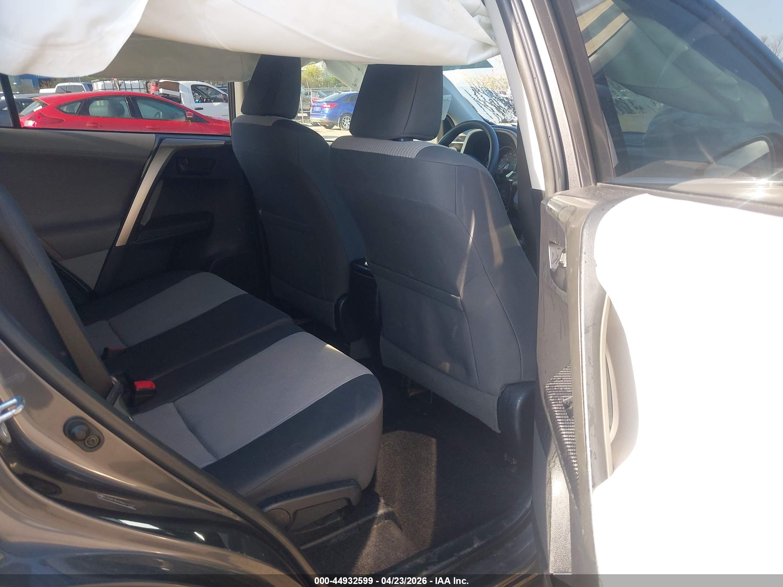 TOYOTA RAV4 image 8