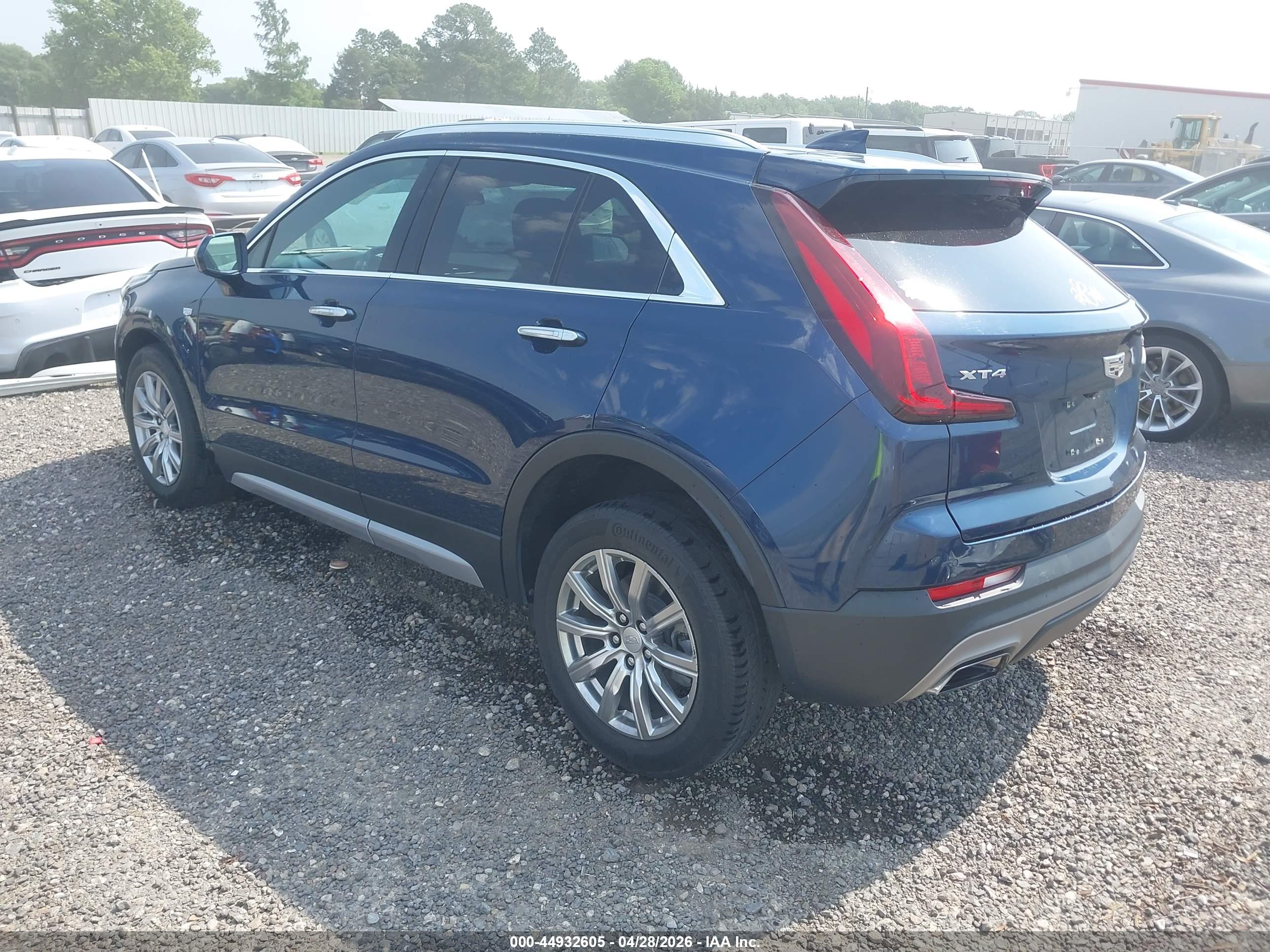 CADILLAC XT4 image 3