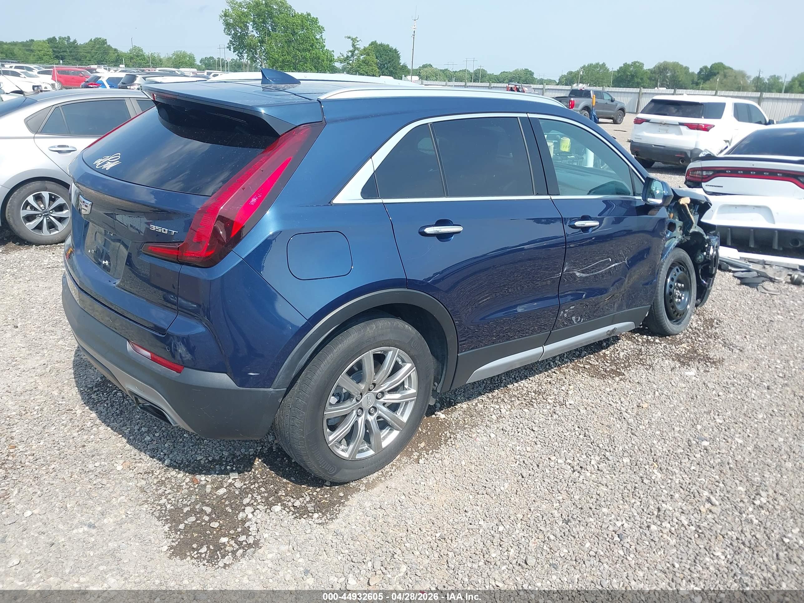 CADILLAC XT4 image 4