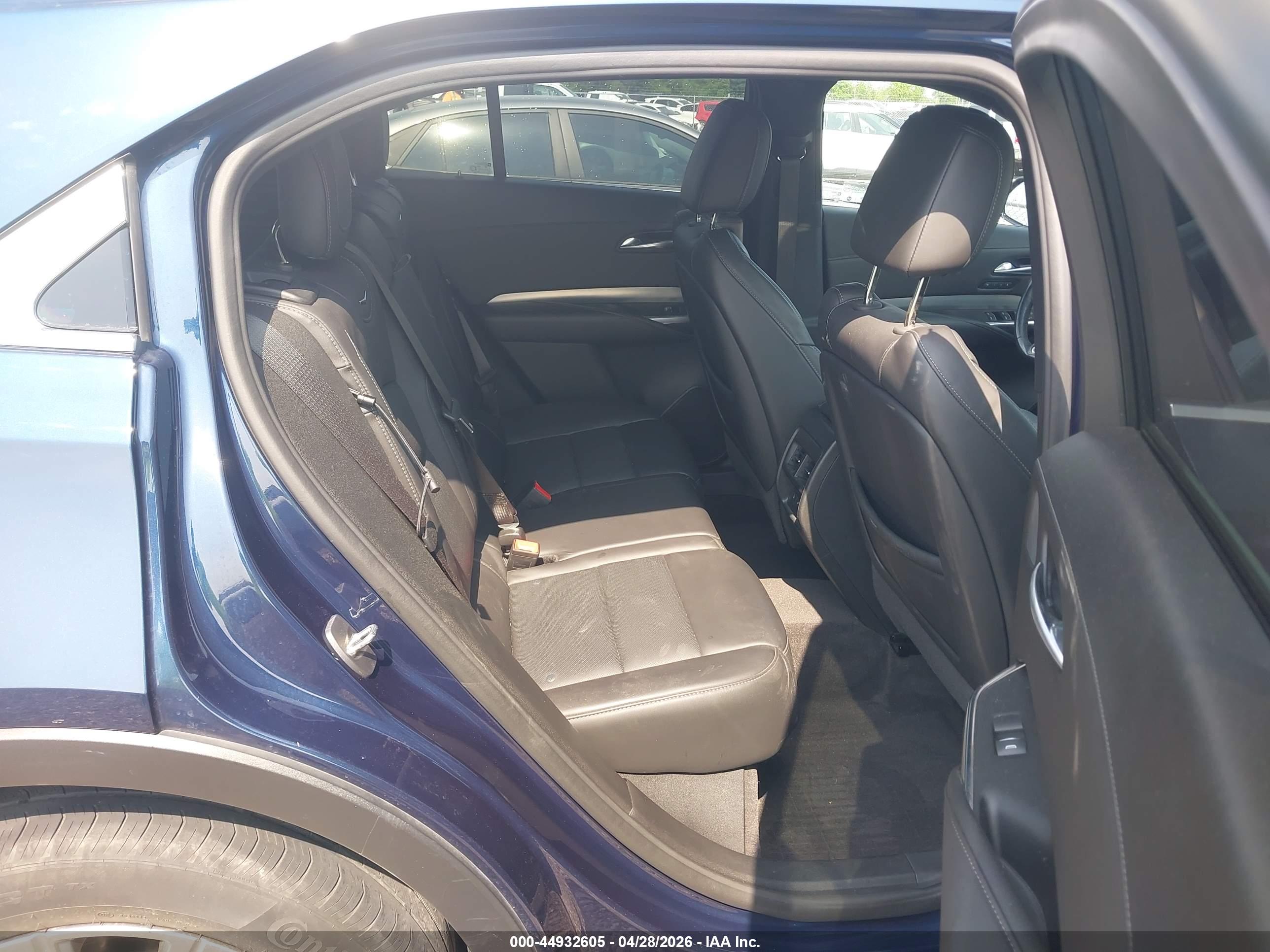 CADILLAC XT4 image 8