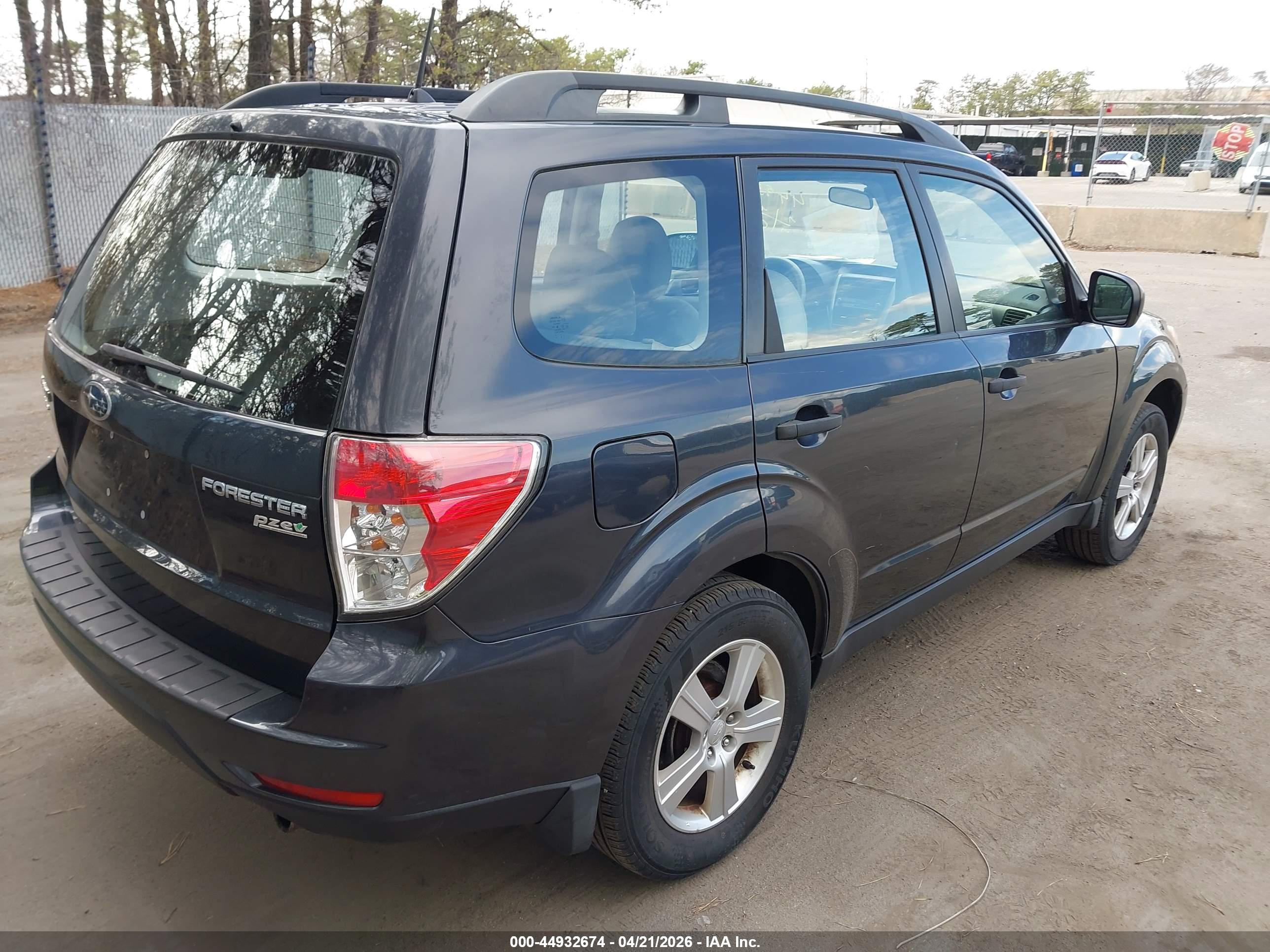 SUBARU FORESTER image 4