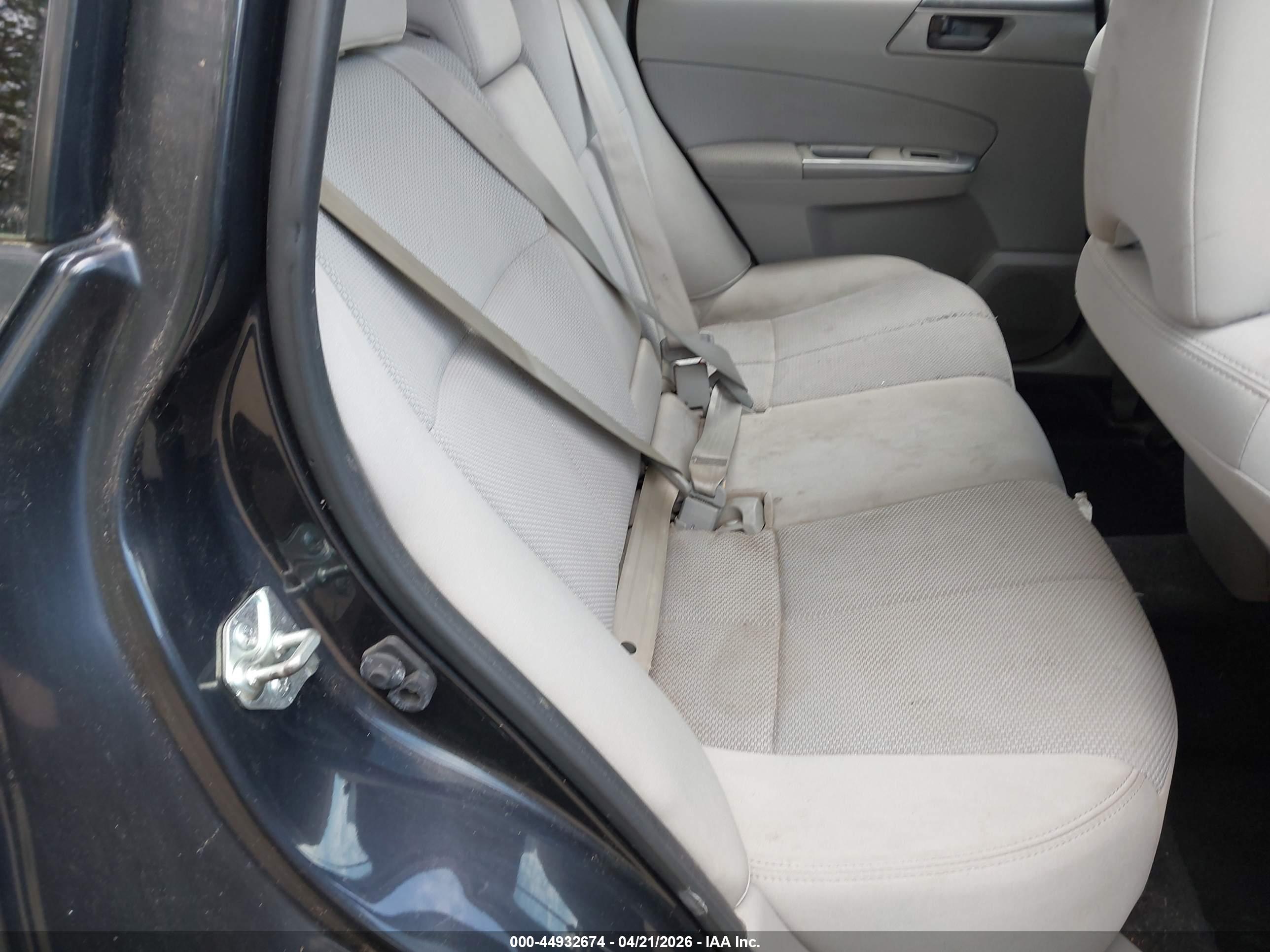 SUBARU FORESTER image 8