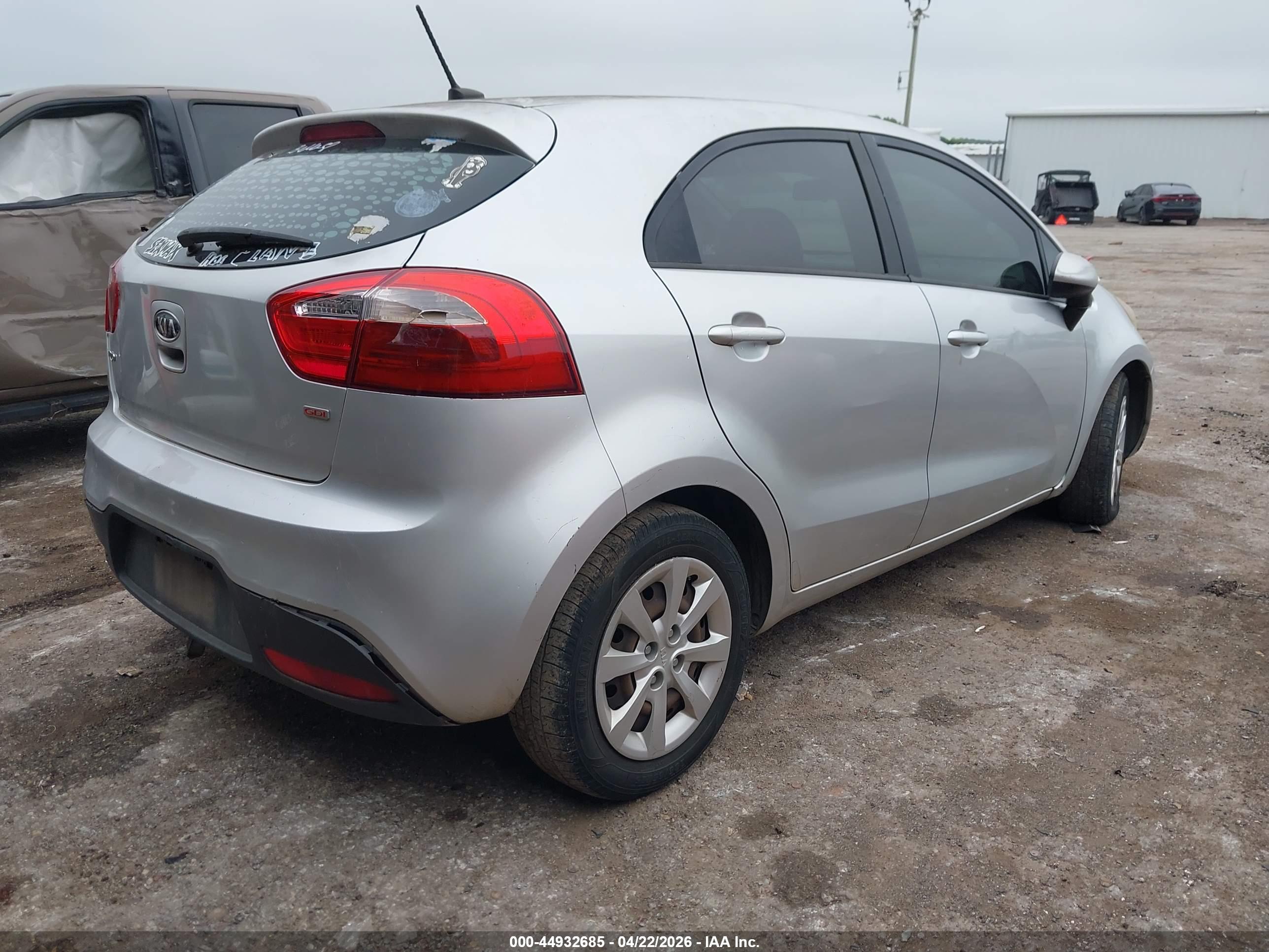 KIA RIO5 image 4
