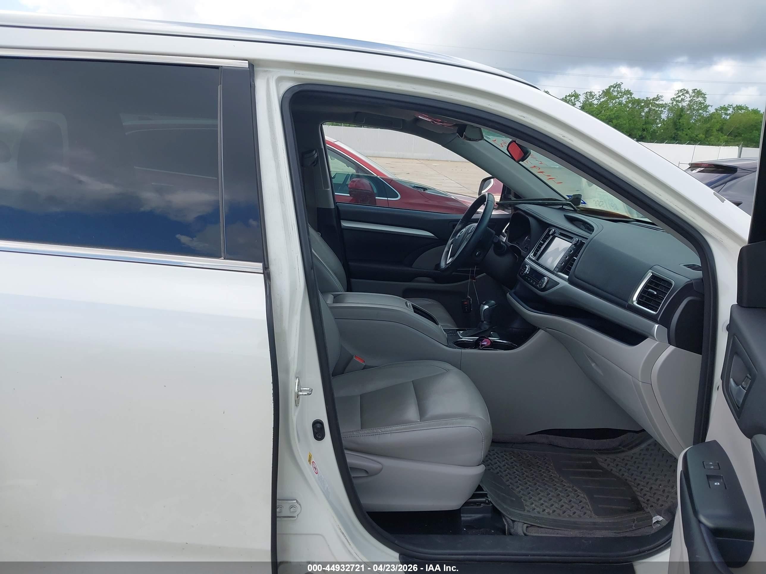 TOYOTA HIGHLANDER image 5