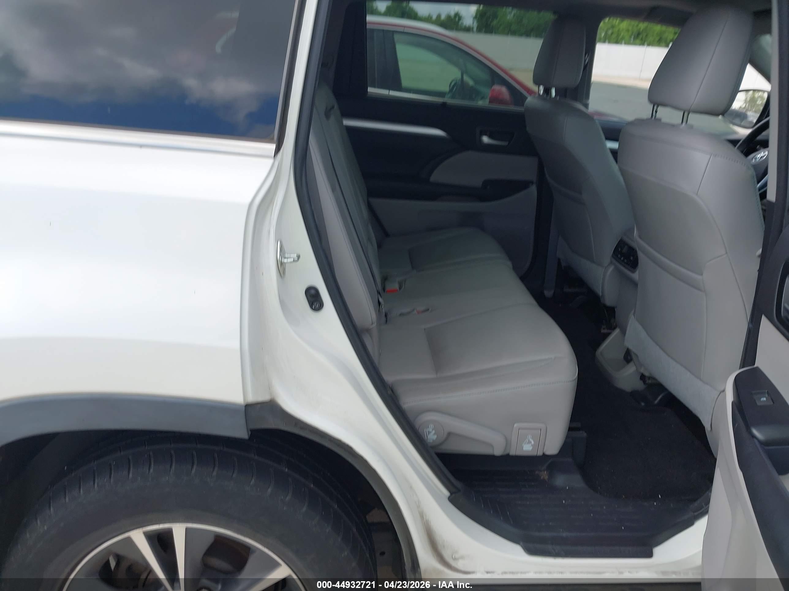 TOYOTA HIGHLANDER image 8