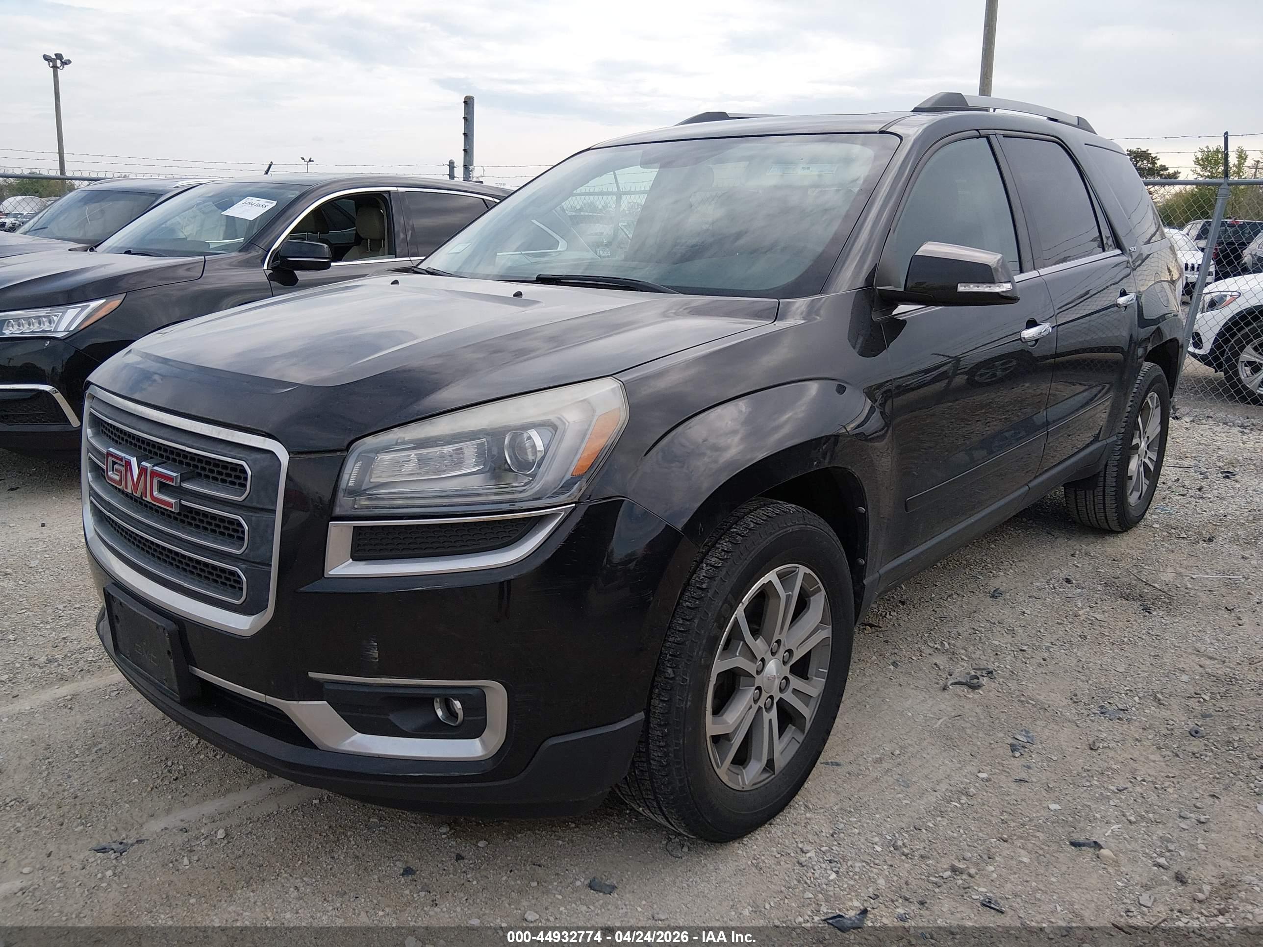 GMC ACADIA image 2