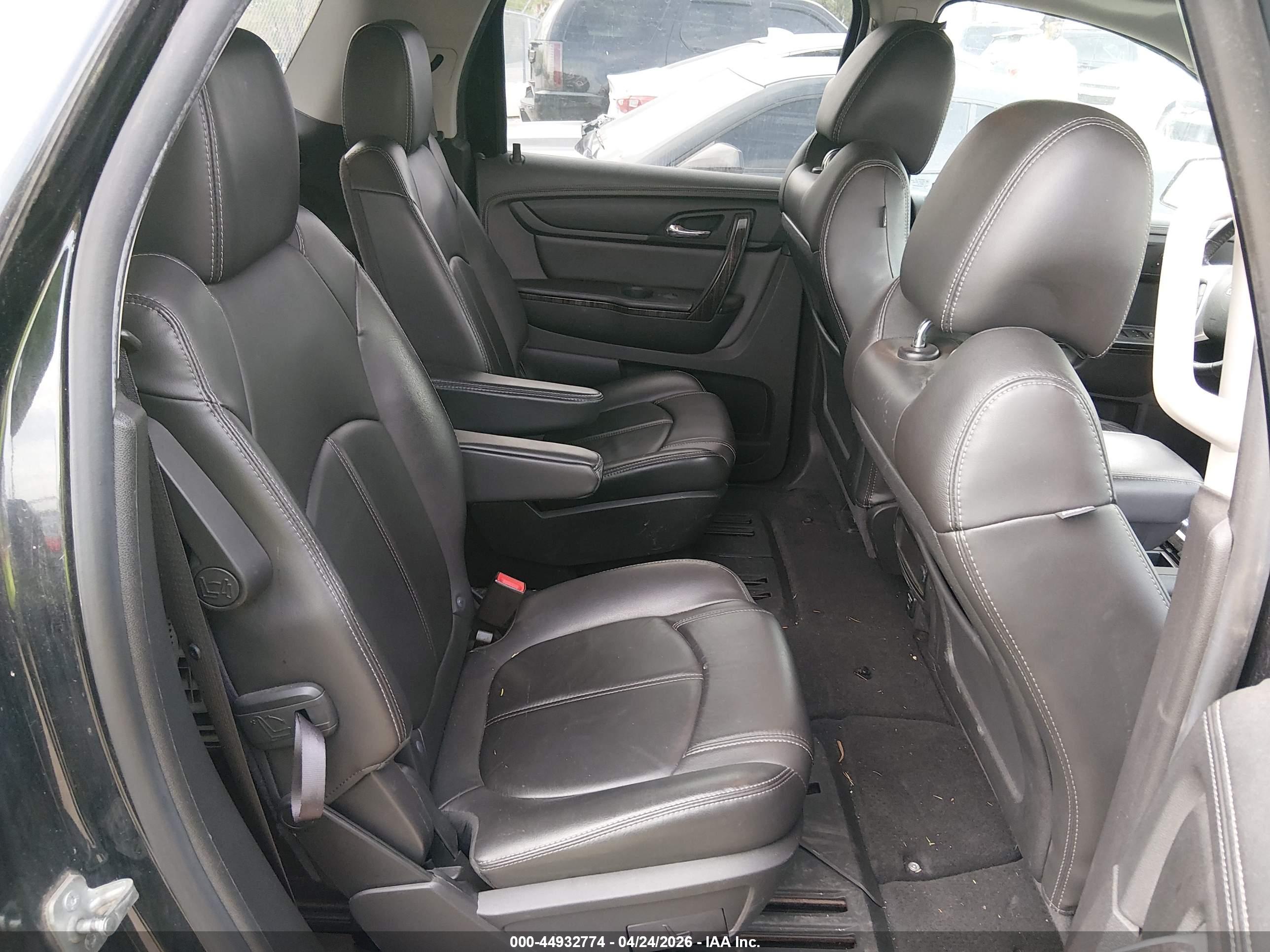 GMC ACADIA image 8